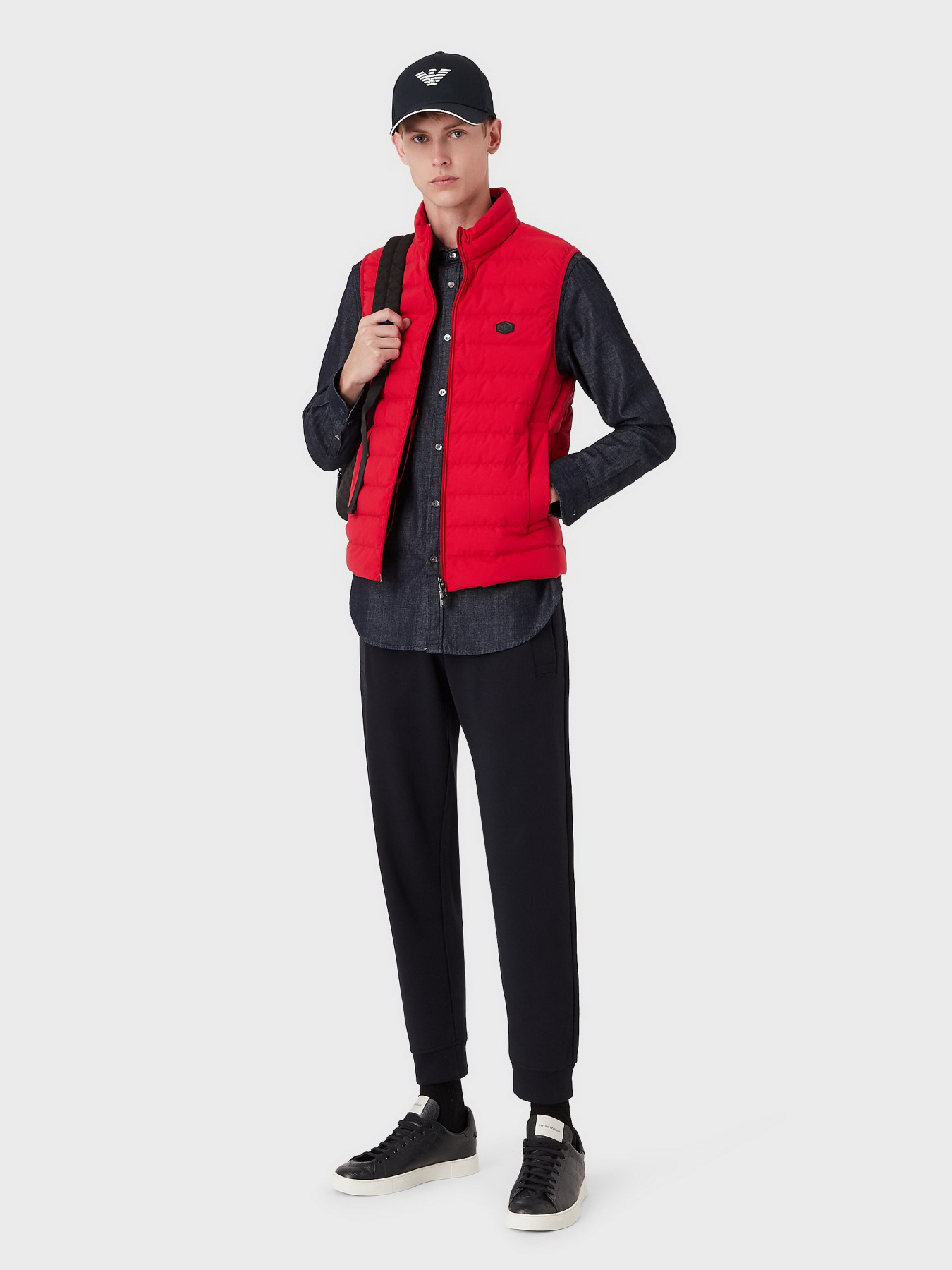 Утепленный жилет Emporio Armani модель 8N1BQ1-1NLRZ-0357 Фото