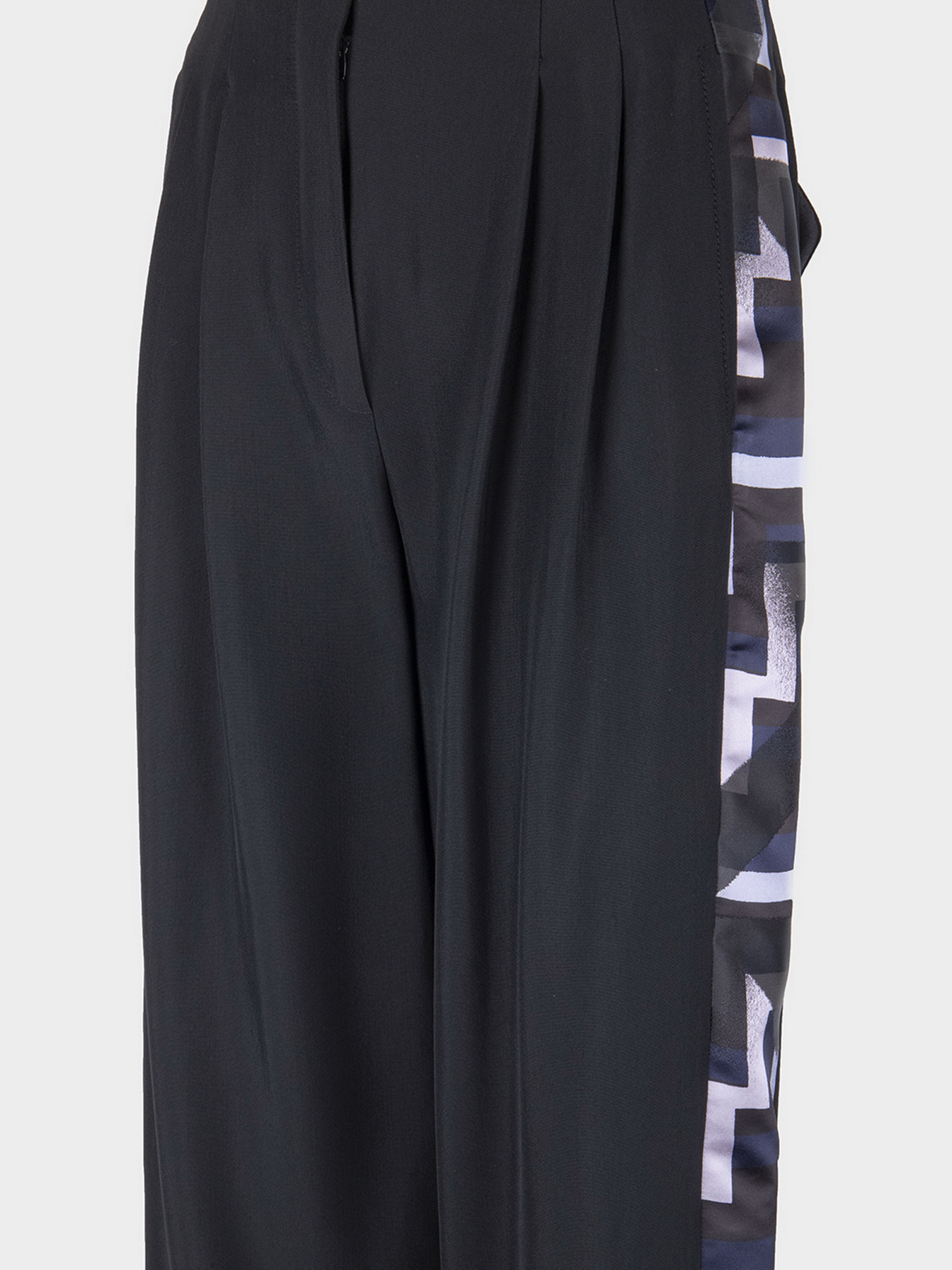 Брюки Emporio Armani модель BNP31T-B8802-099 Фото