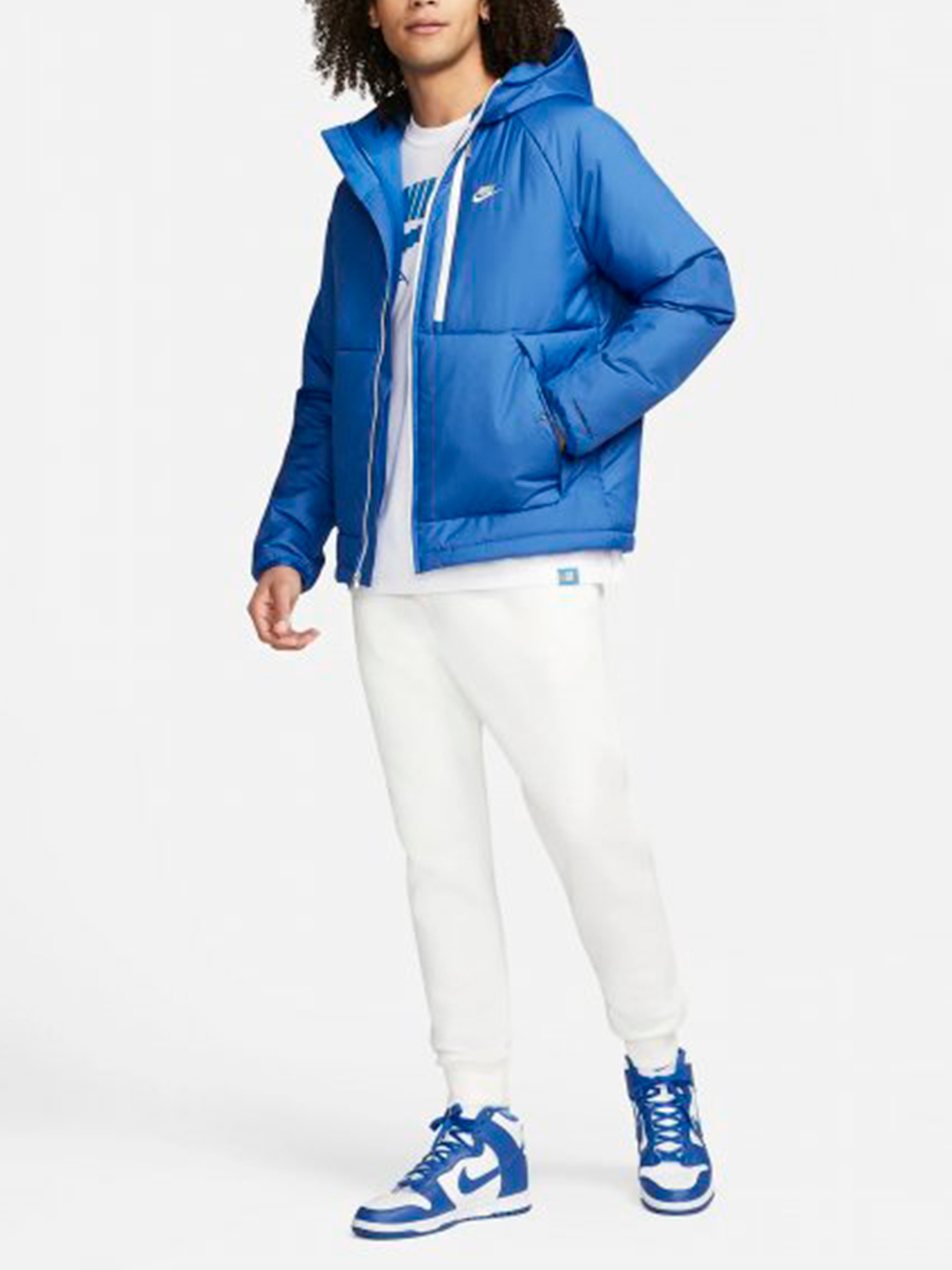 Куртки и дубленки NIKE модель DD6857-480 Фото