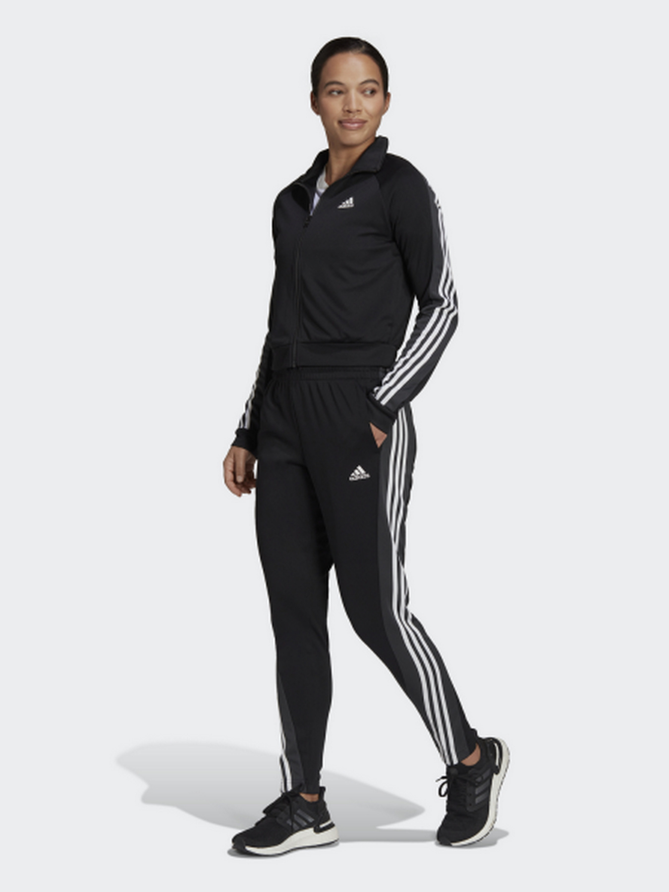 Костюмы Adidas модель H67027 Фото