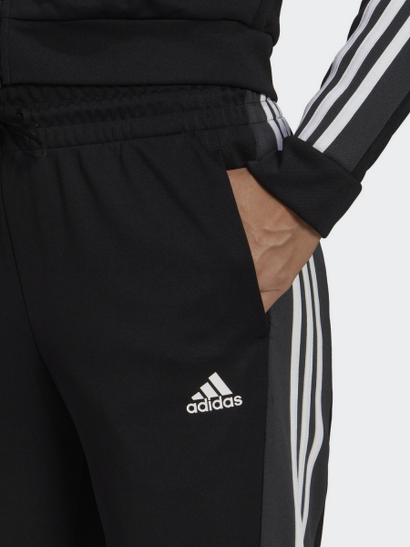 Костюмы Adidas модель H67027 Фото