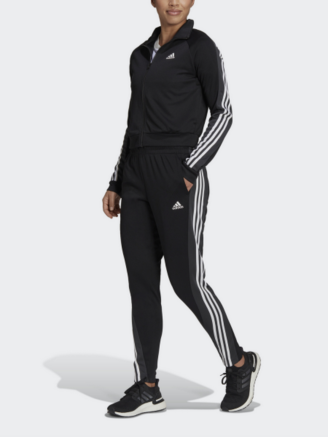 Костюмы Adidas модель H67027 Фото