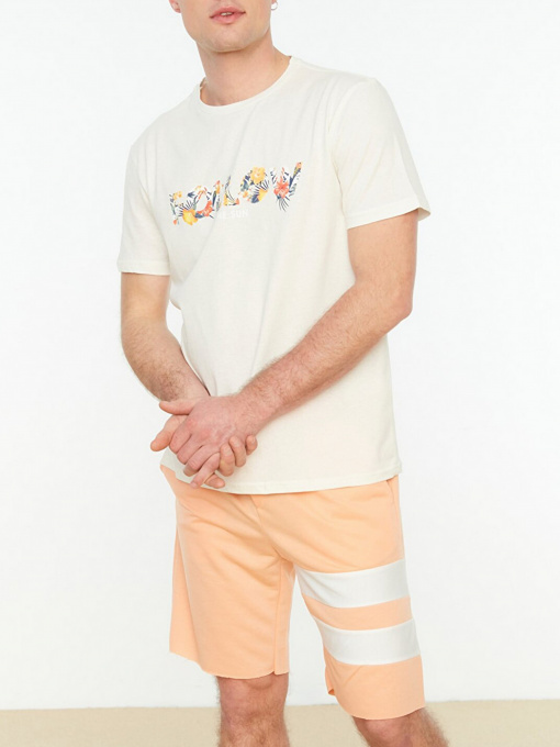 Футболки и поло Trendyol модель TMNSS22TS0224/Ekru Фото
