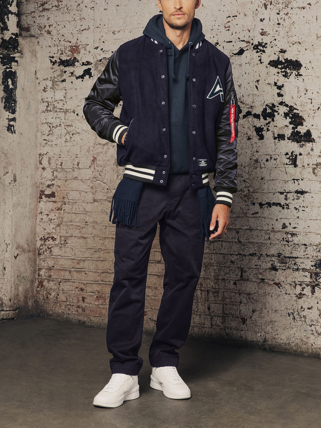 Куртки и дубленки Alpha Industries модель UJM52500C1_410 Фото
