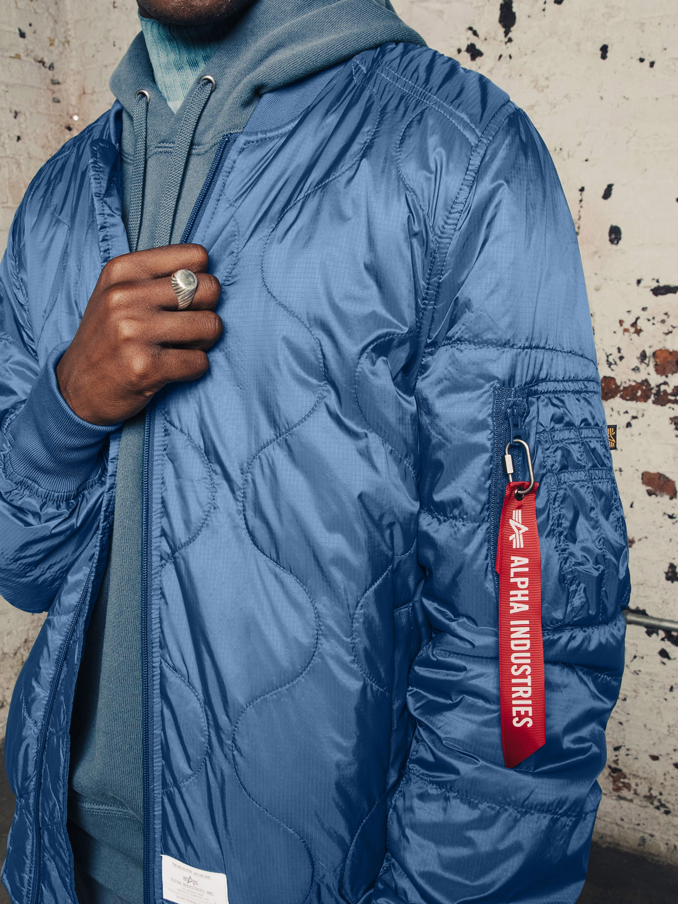 Куртки и дубленки Alpha Industries модель UJQ52000C1_438 Фото