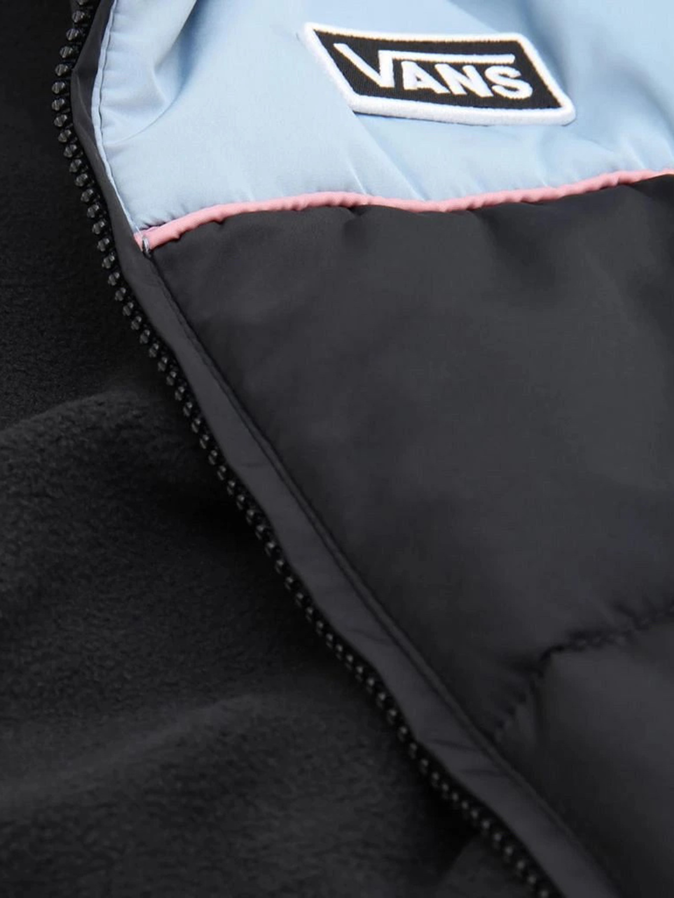 Куртки и дубленки Vans модель VN0A7ROCBLK1 Фото