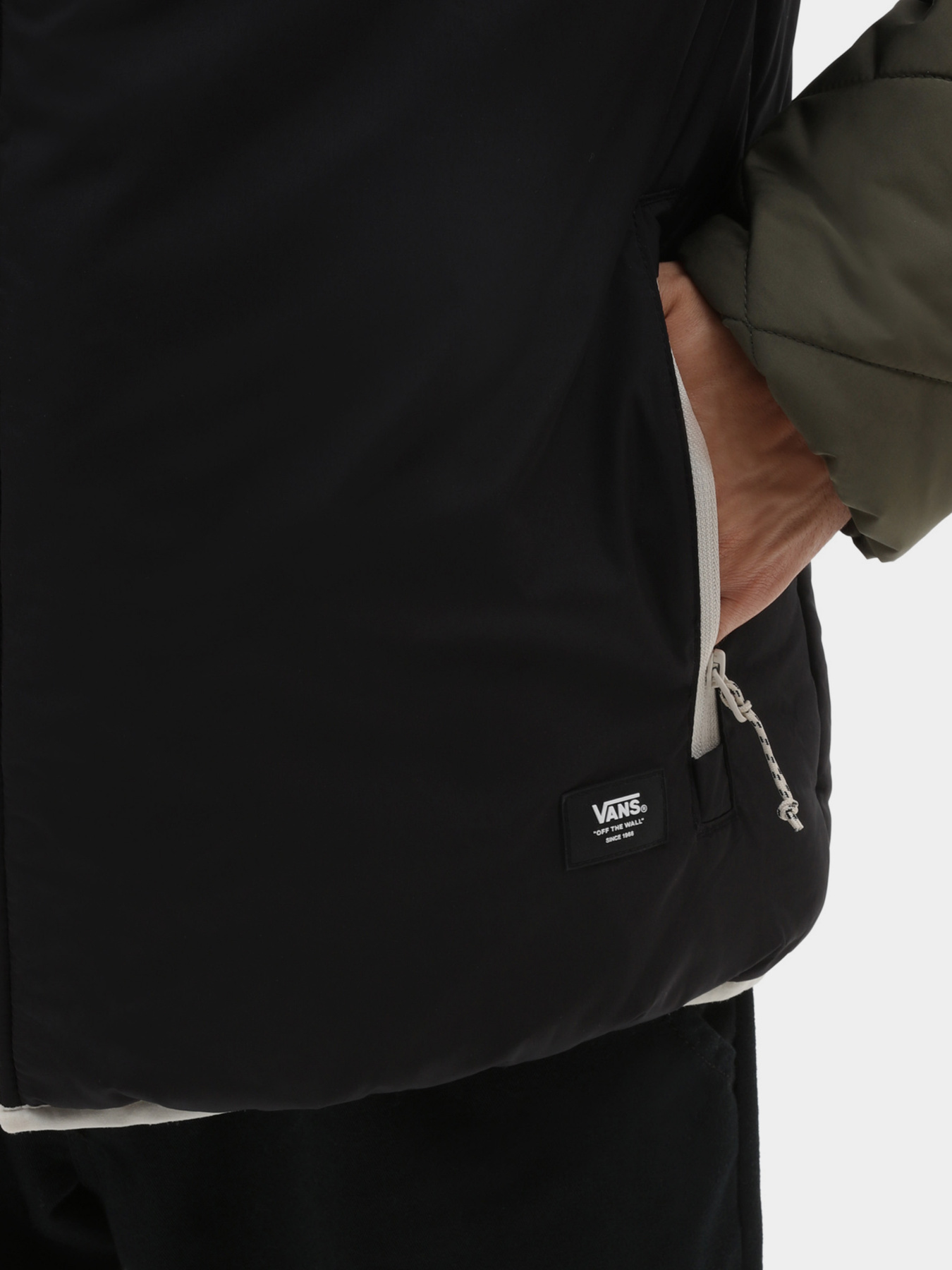 Куртки и дубленки Vans модель VN0A7S8GKEK1 Фото