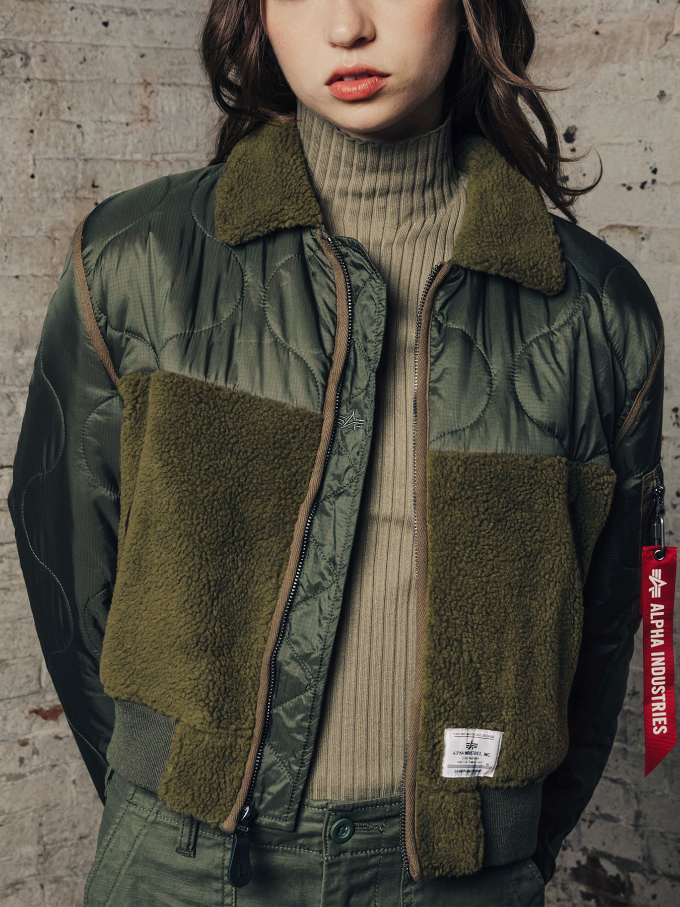 Куртки и дубленки Alpha Industries модель WJB52500C1_301 Фото
