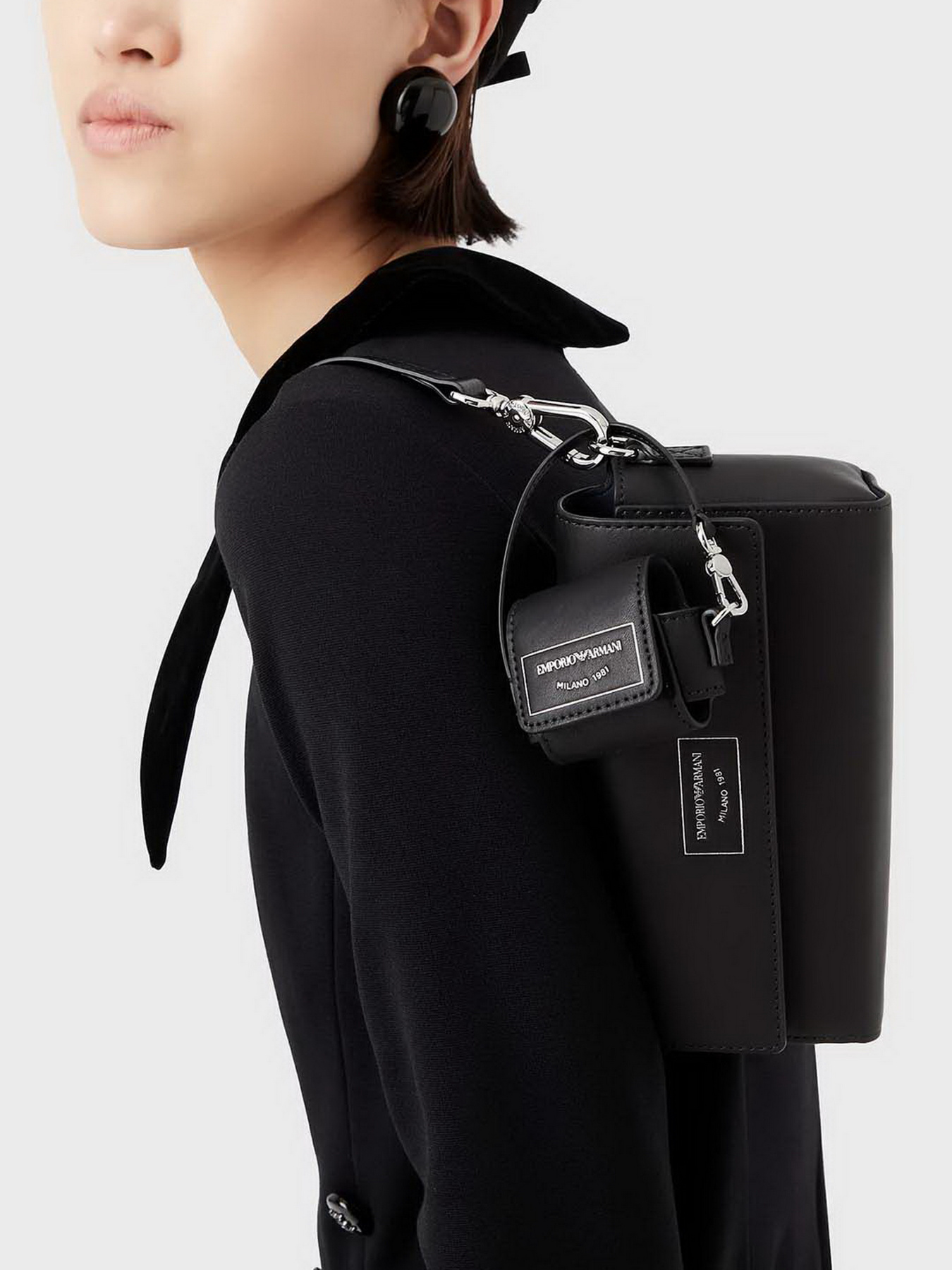Аксессуары для смартфонов Emporio Armani модель Y3H299-Y478E-80001 Фото