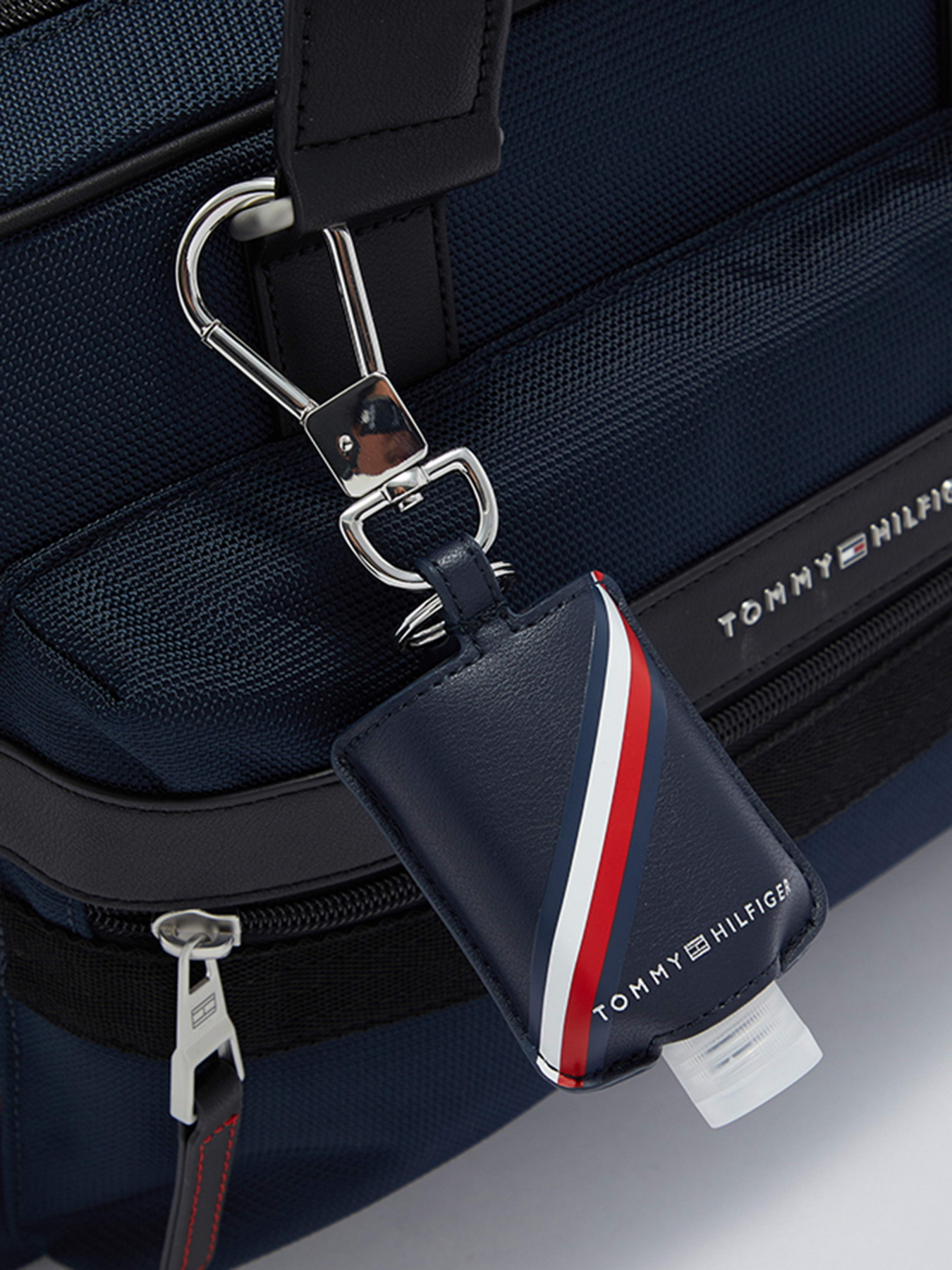 Косметички и холдеры Tommy Hilfiger модель AU0AU01166-DW5 Фото