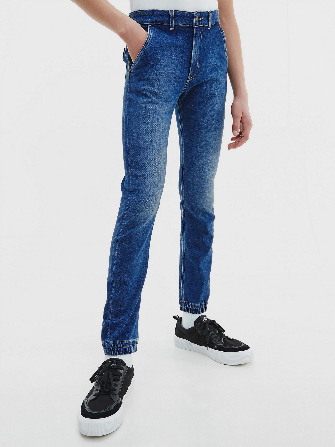 Джинсы Calvin Klein модель IB0IB00738-1A4 Джинсы Calvin Klein модель IB0IB00738-1A4 Фото
