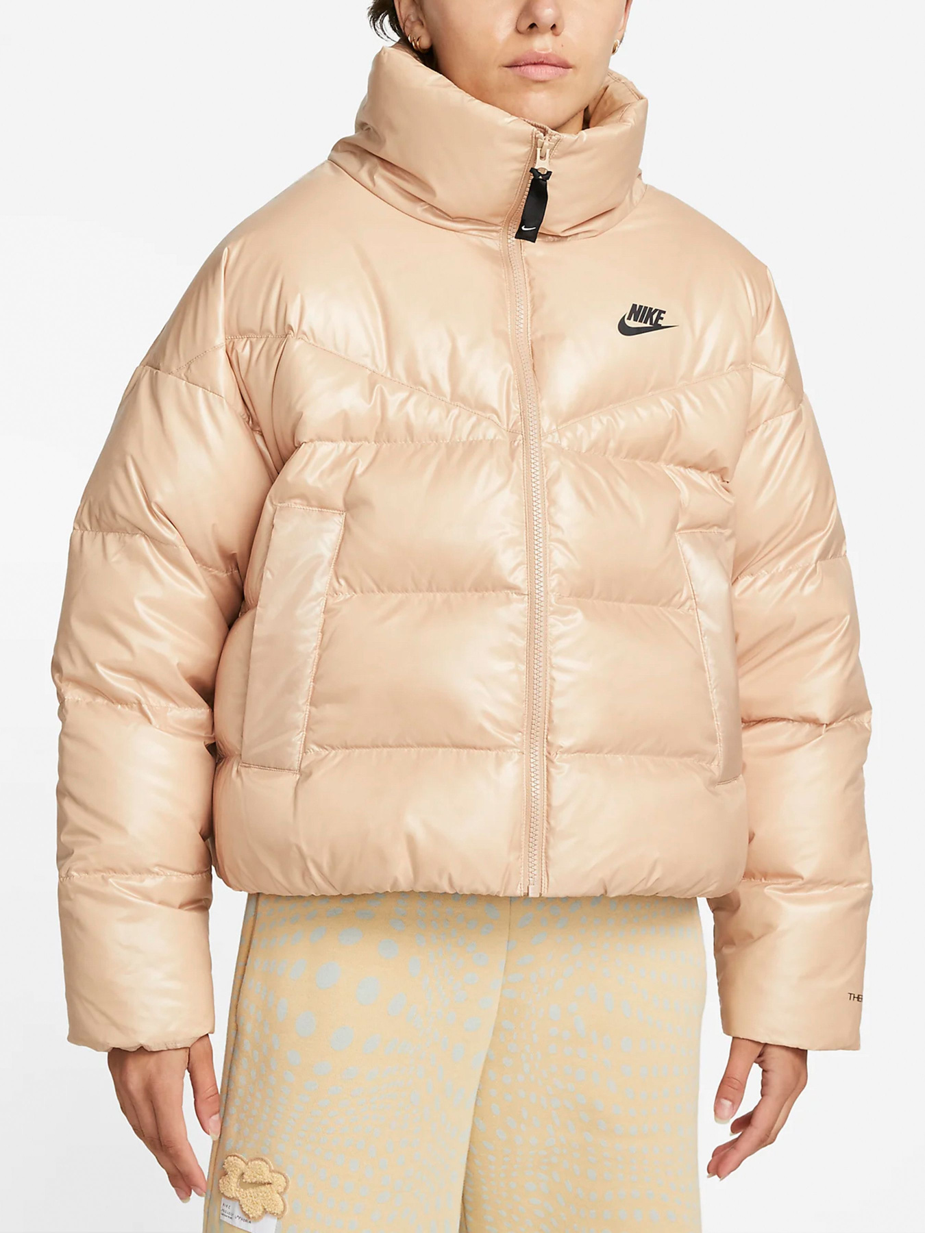 Куртки и дубленки NIKE модель DH4079-200 Фото