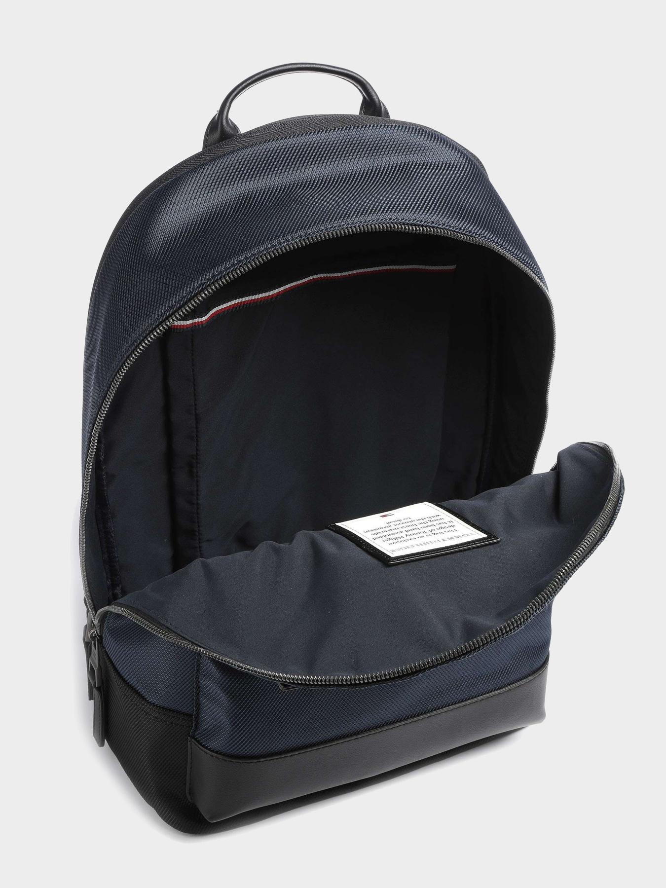 Рюкзаки Tommy Hilfiger модель AM0AM09262-DW5 Рюкзаки Tommy Hilfiger модель AM0AM09262-DW5 Фото