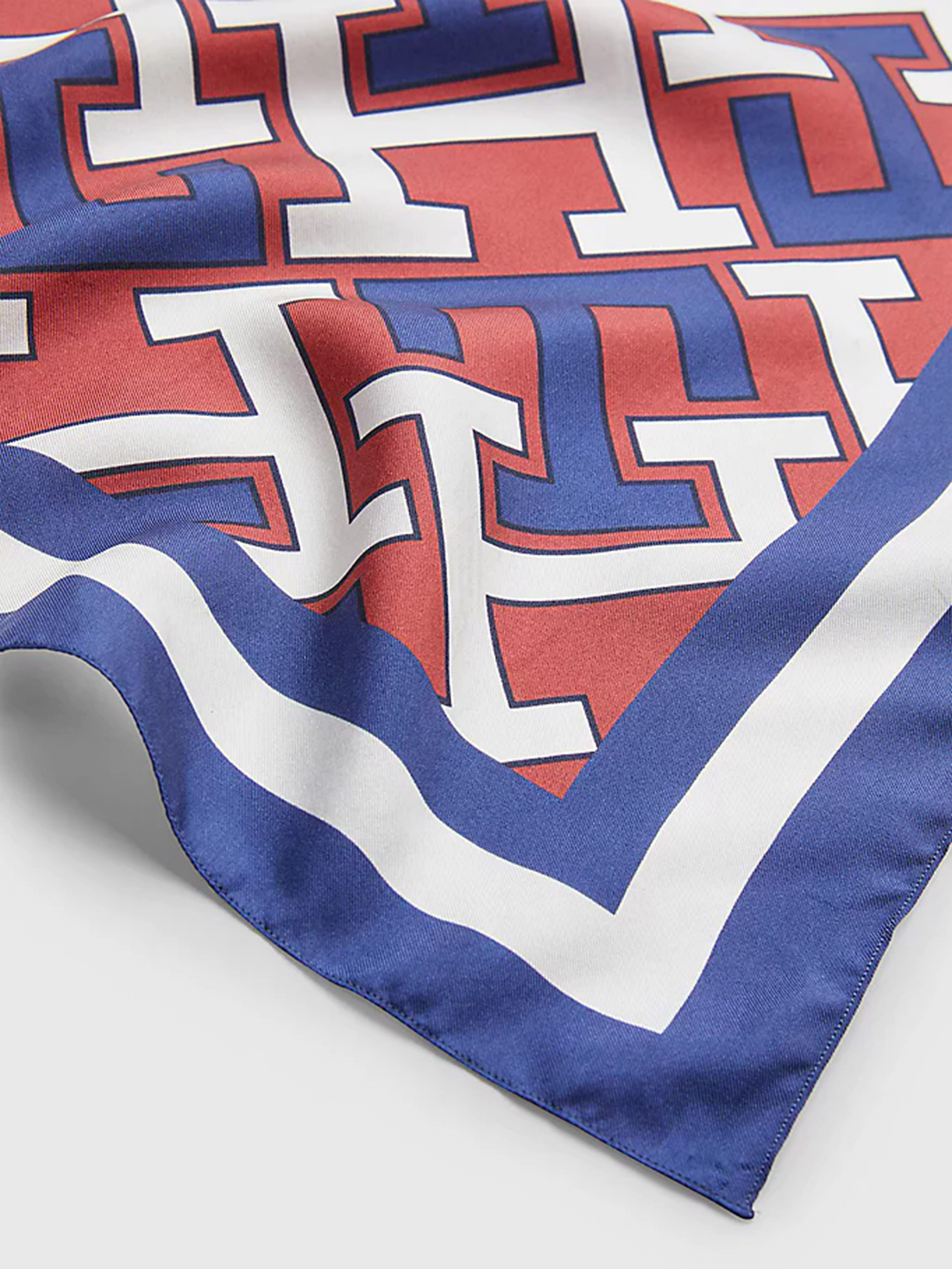Шарфы и платки Tommy Hilfiger модель AW0AW14009-0GY Фото