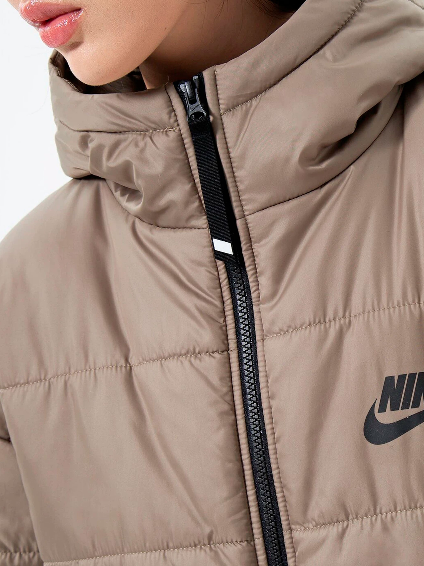 Куртки и дубленки NIKE модель DX1797-351 Фото