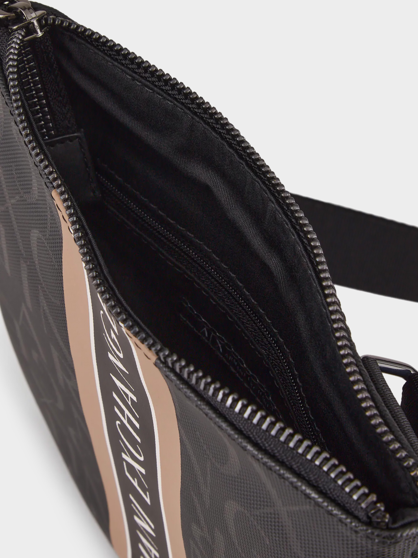 Сумки Armani Exchange модель 952397-CC831-27121 Фото