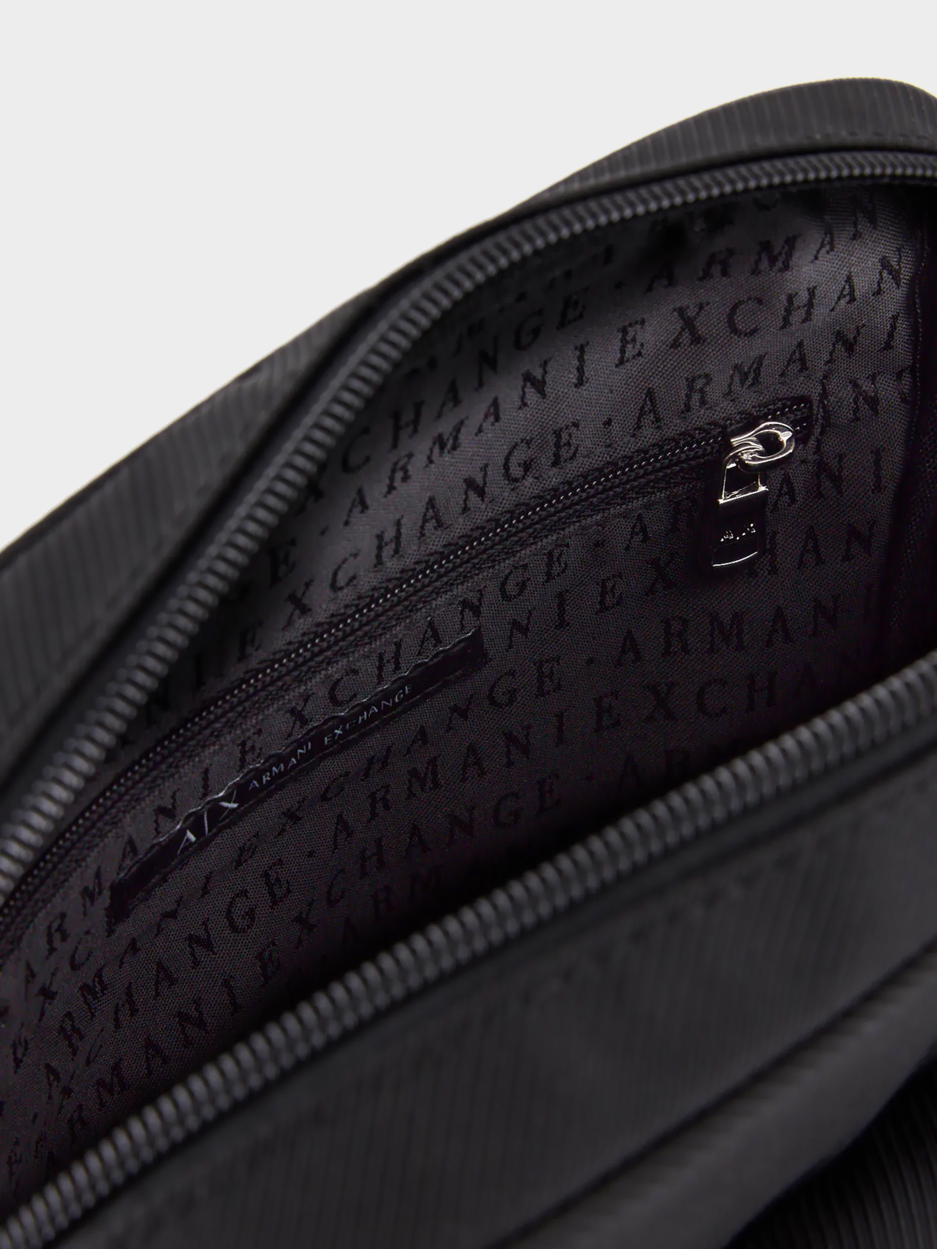 Сумки Armani Exchange модель 952503-3R840-00020 Фото