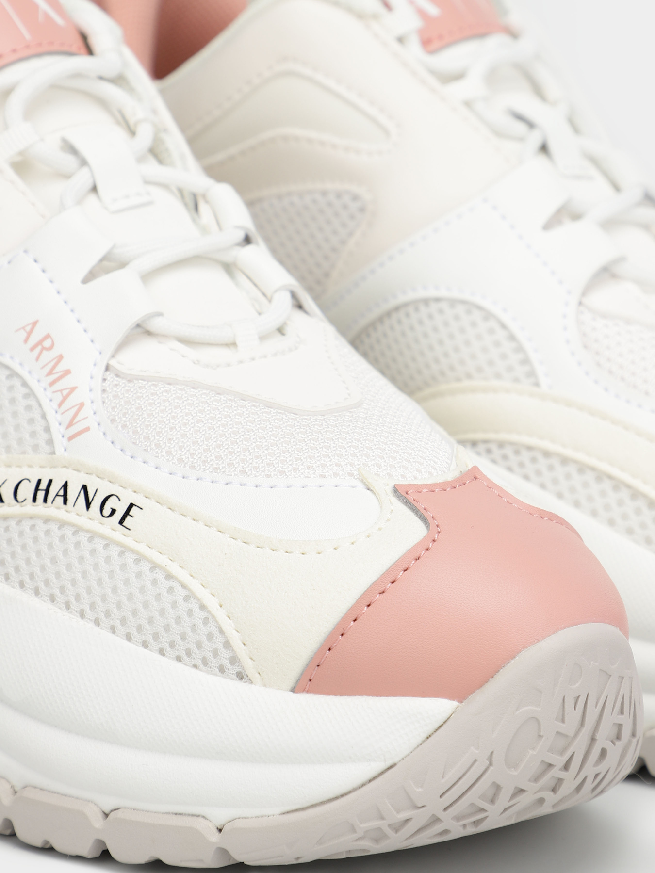 Кроссовки Armani Exchange модель XDX120-XV708-S619 Фото