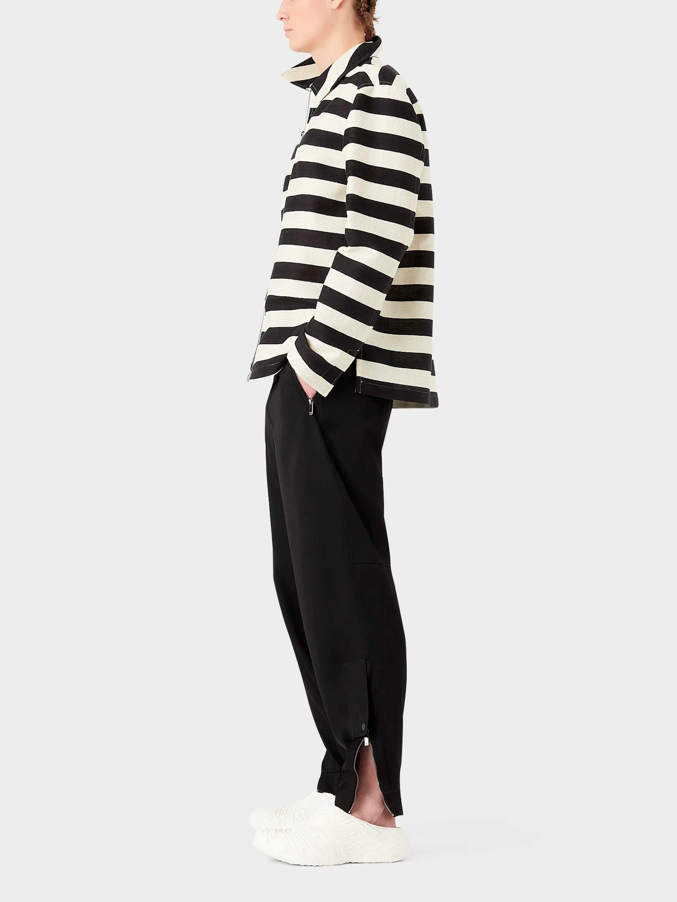 Куртки и дубленки Emporio Armani модель D41R51-D1228-992 Фото
