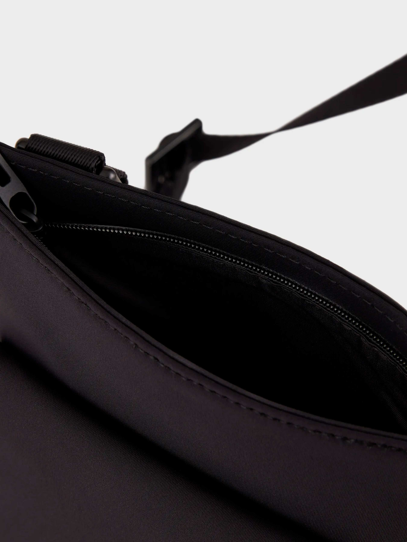 Сумки Emporio Armani модель Y4R384-Y104V-84084 Фото