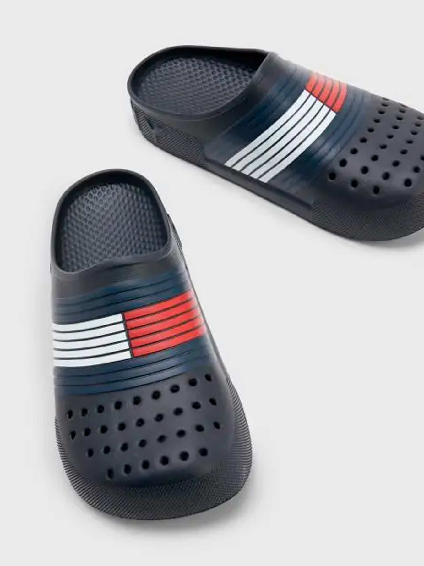 Шлёпанцы Tommy Hilfiger модель FM0FM04467-DW5 Фото