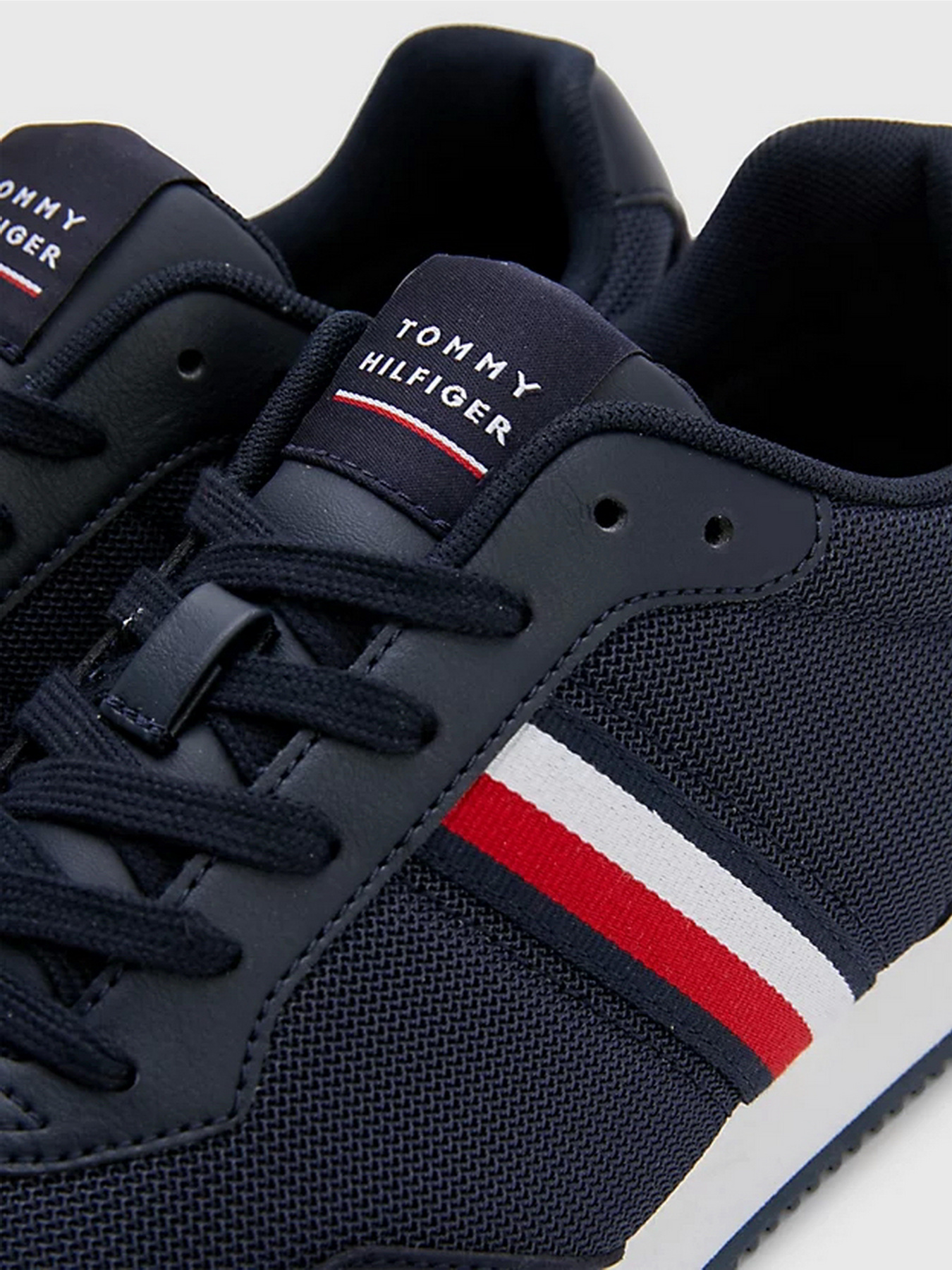 Кроссовки Tommy Hilfiger модель FM0FM04504-DW5 Кроссовки Tommy Hilfiger модель FM0FM04504-DW5 Фото