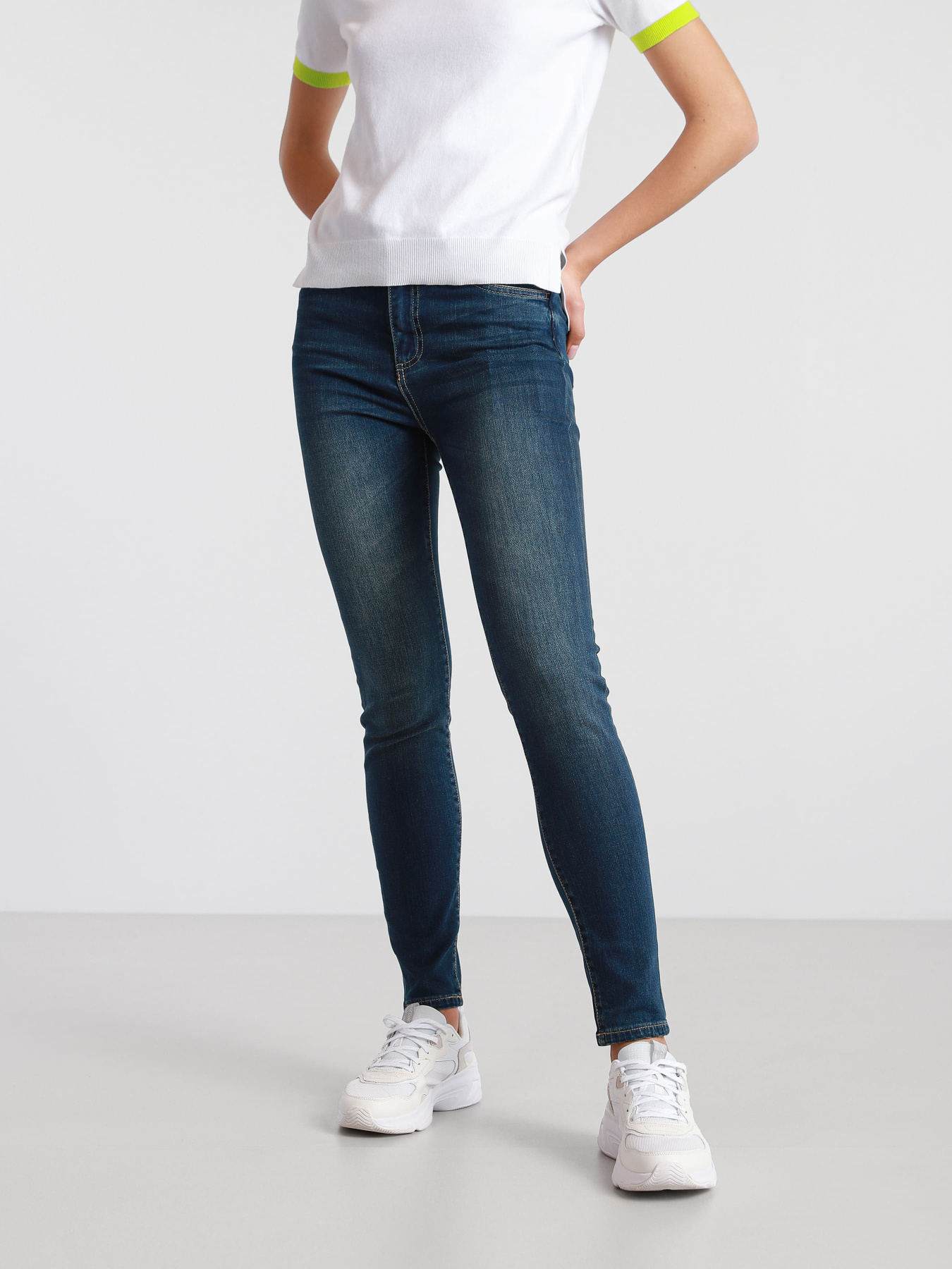 Джинсы Armani Exchange модель 8NYJ24-Y7AZZ-1500 Фото