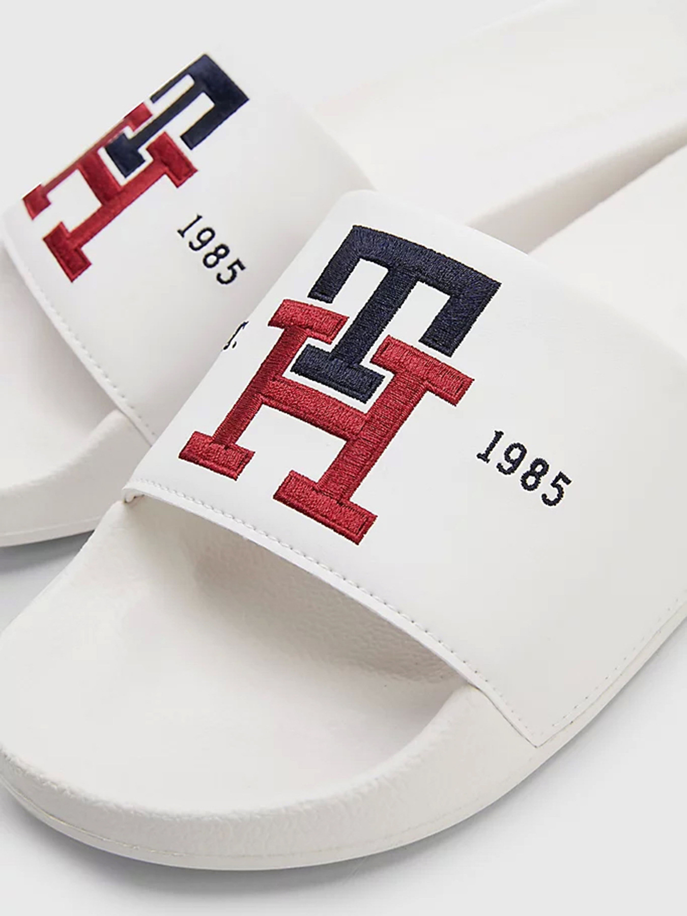 Шлёпанцы Tommy Hilfiger модель FM0FM04465-AC0 Фото