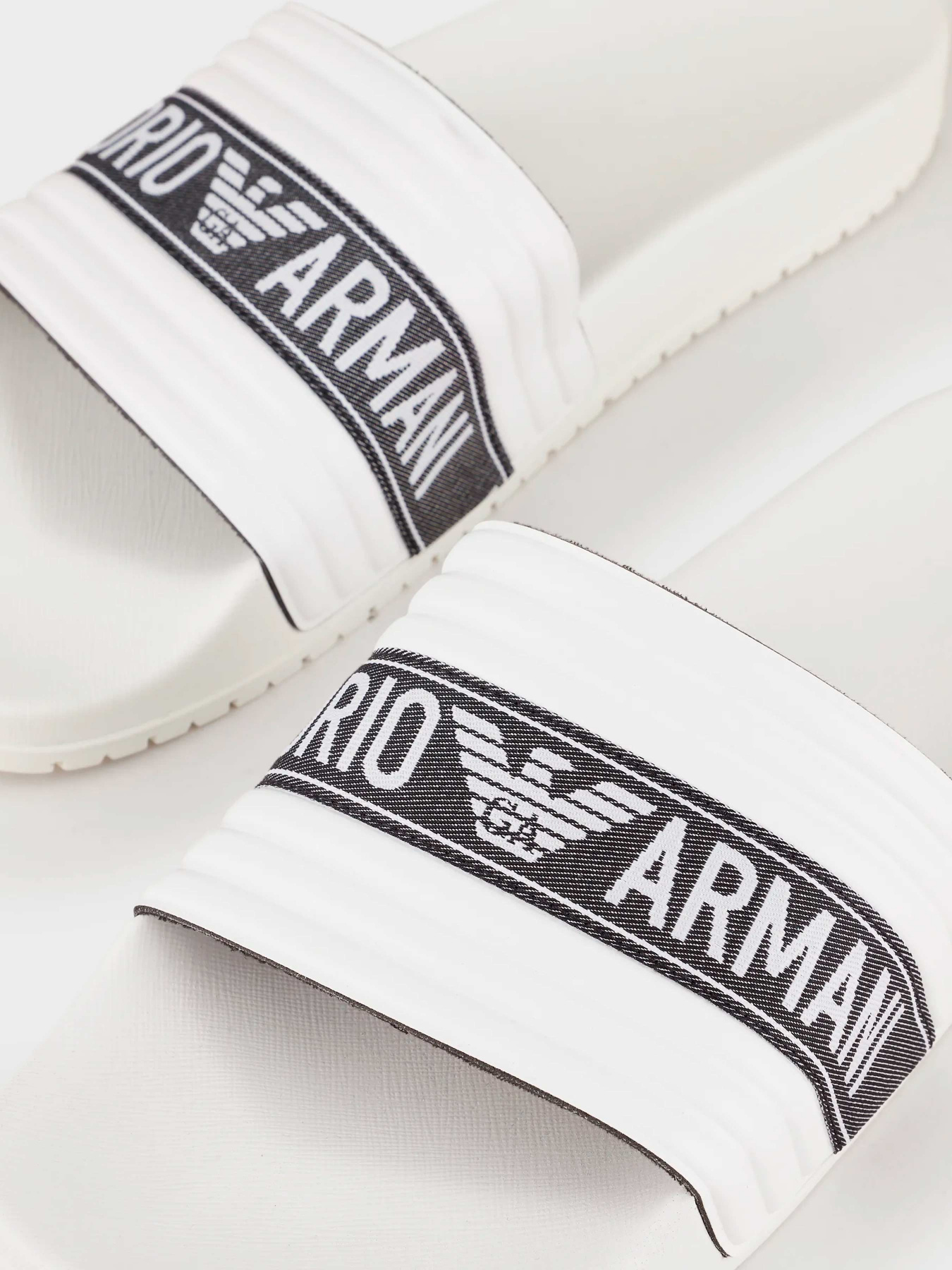 Шлёпанцы Emporio Armani модель XVPS05-XN744-00001 Фото