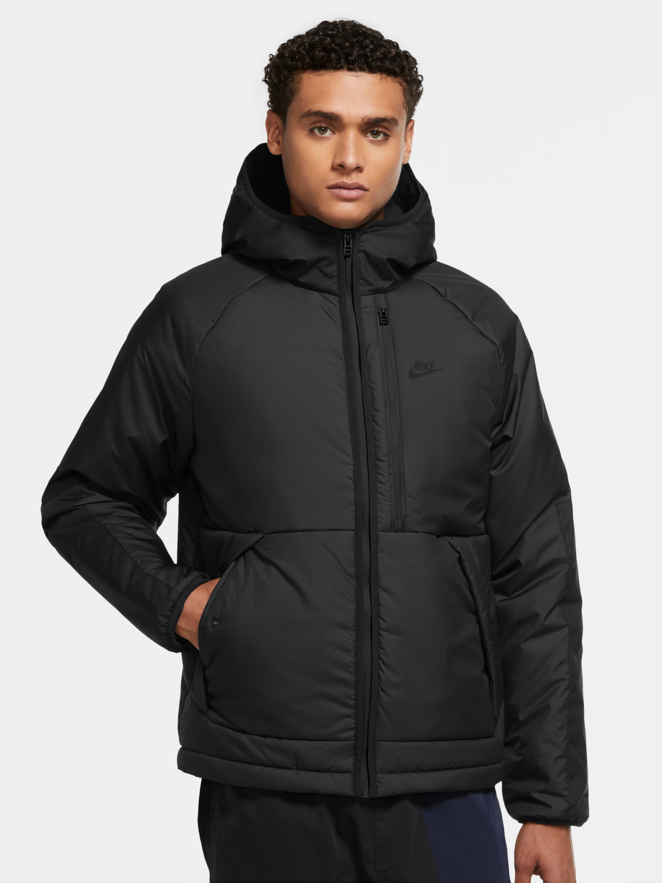 Куртки и дубленки NIKE модель DD6857-011 Фото