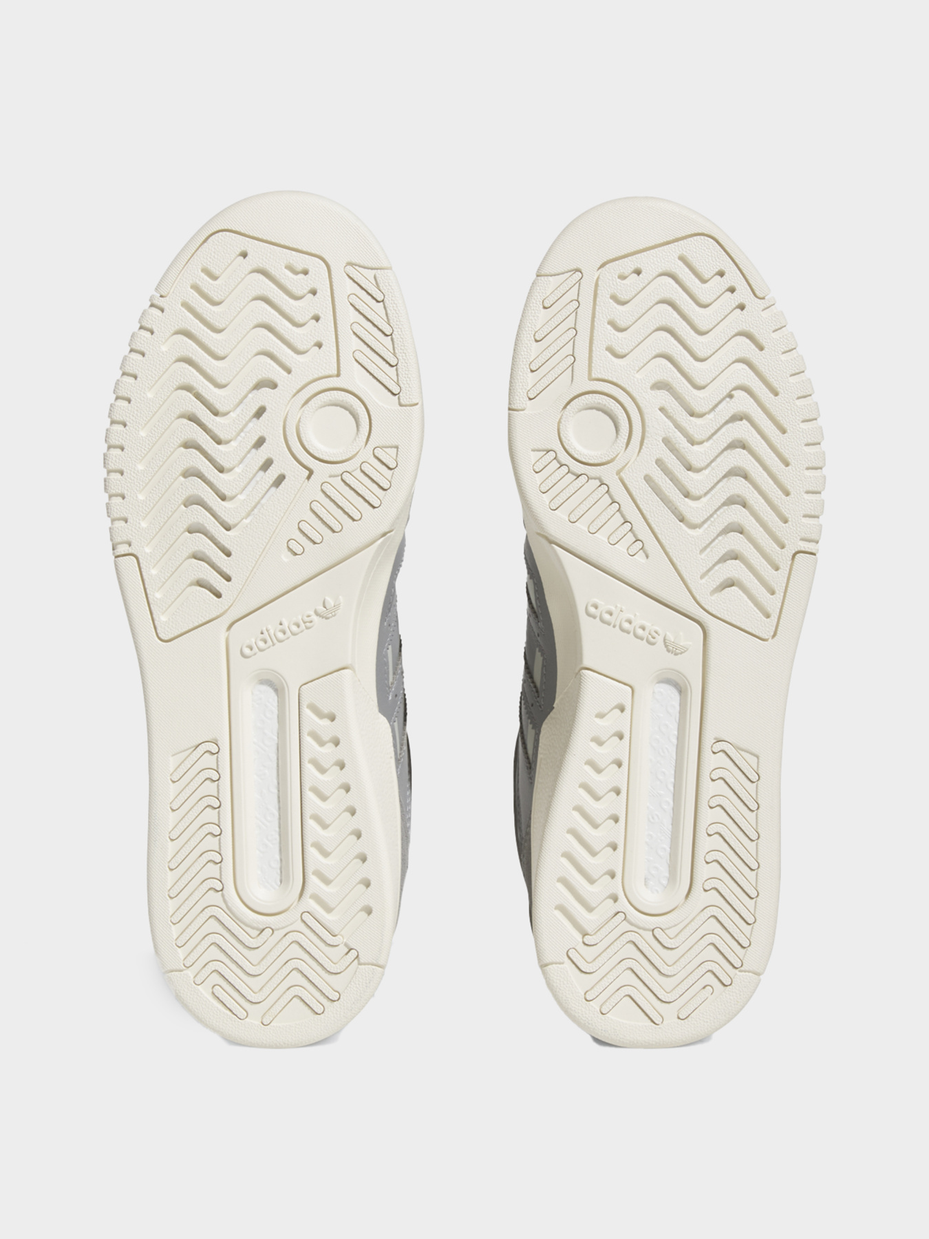 Кроссовки Adidas модель HQ7135 Фото
