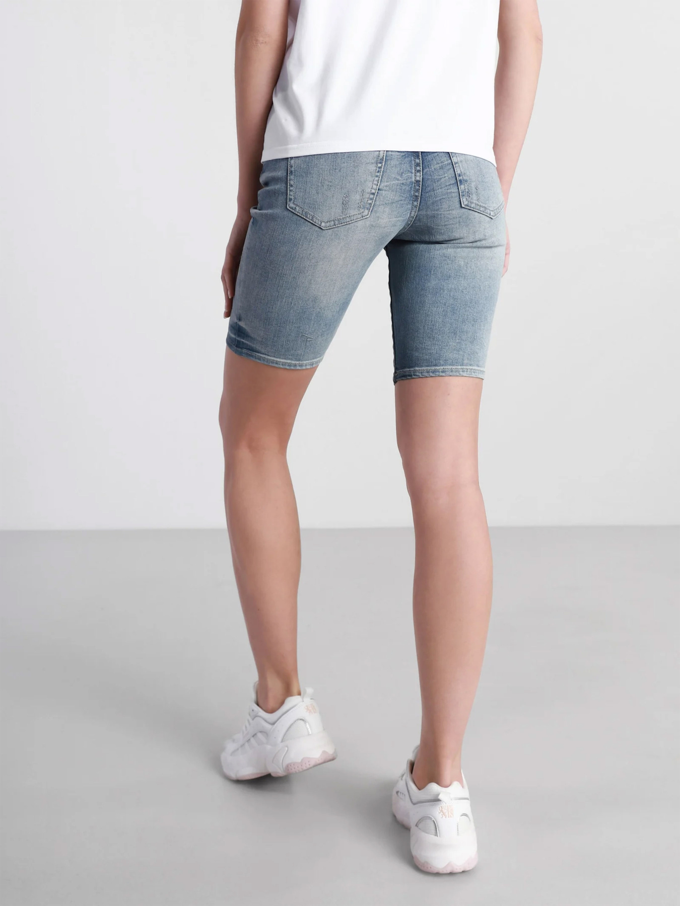 Шорты Armani Exchange модель 3KYJ70-Y1SEZ-1500 Фото
