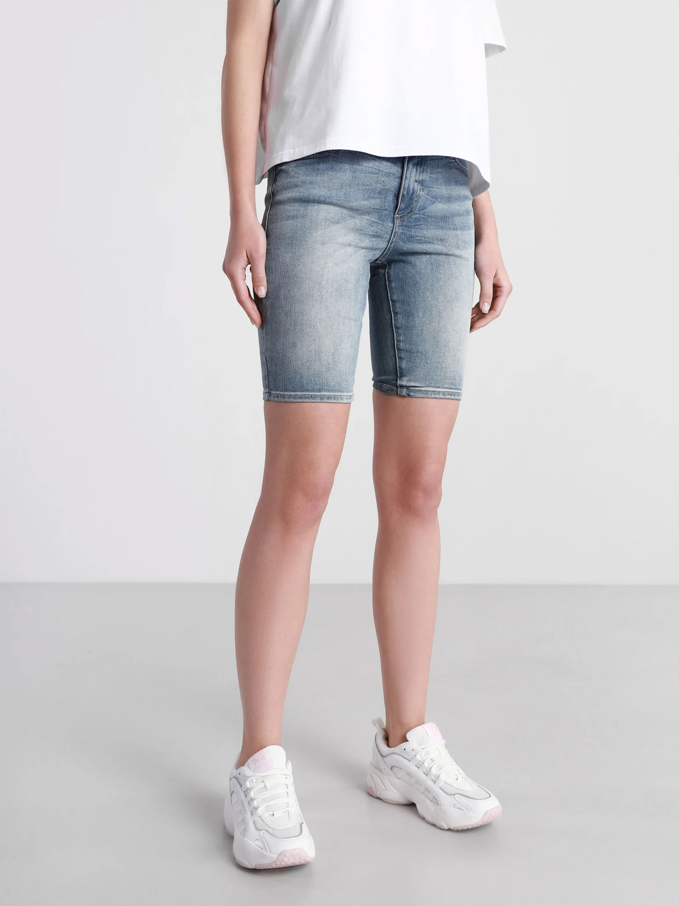 Шорты Armani Exchange модель 3KYJ70-Y1SEZ-1500 Фото