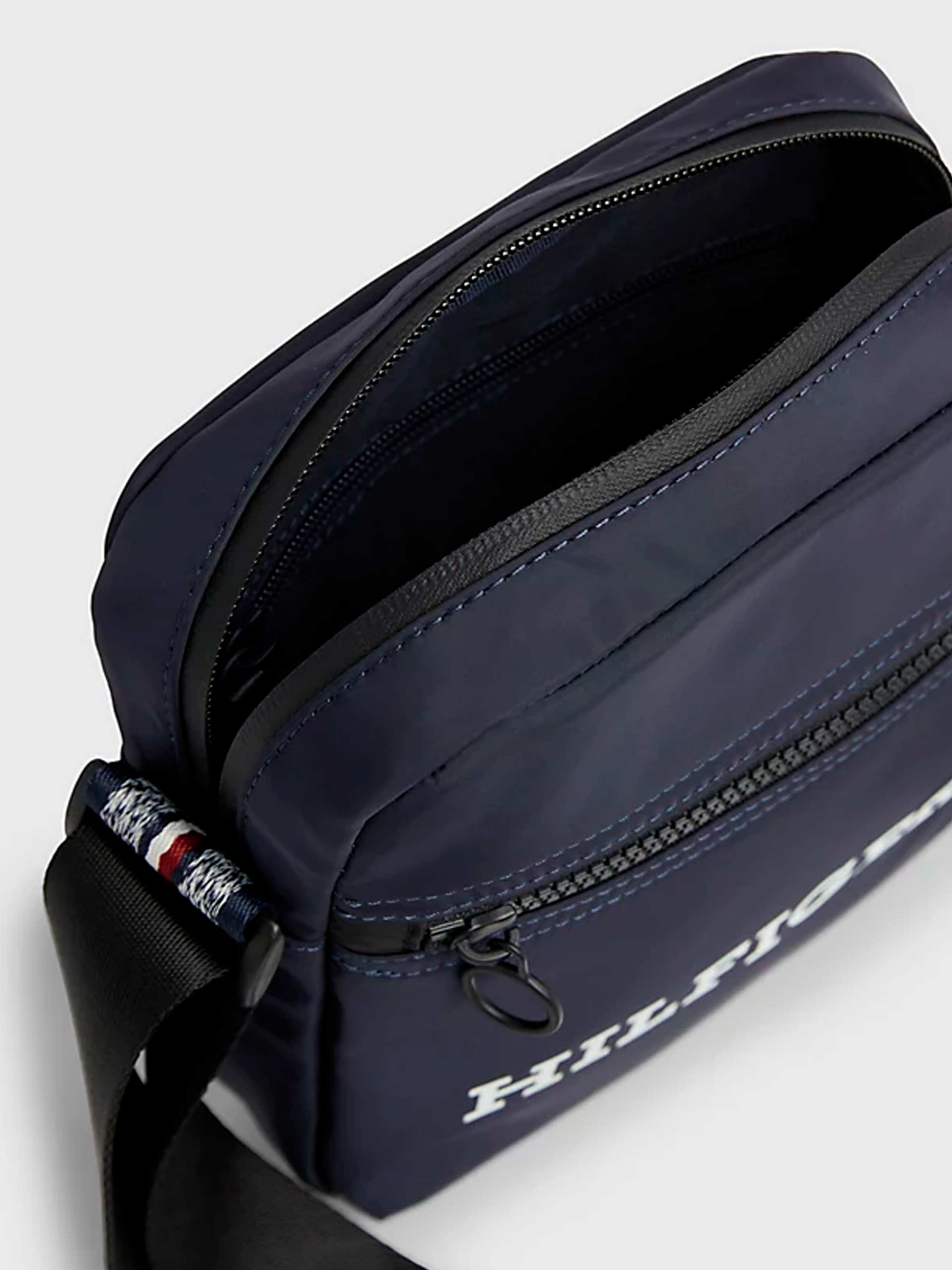 Сумки Tommy Hilfiger модель AM0AM11381-DW6 Фото