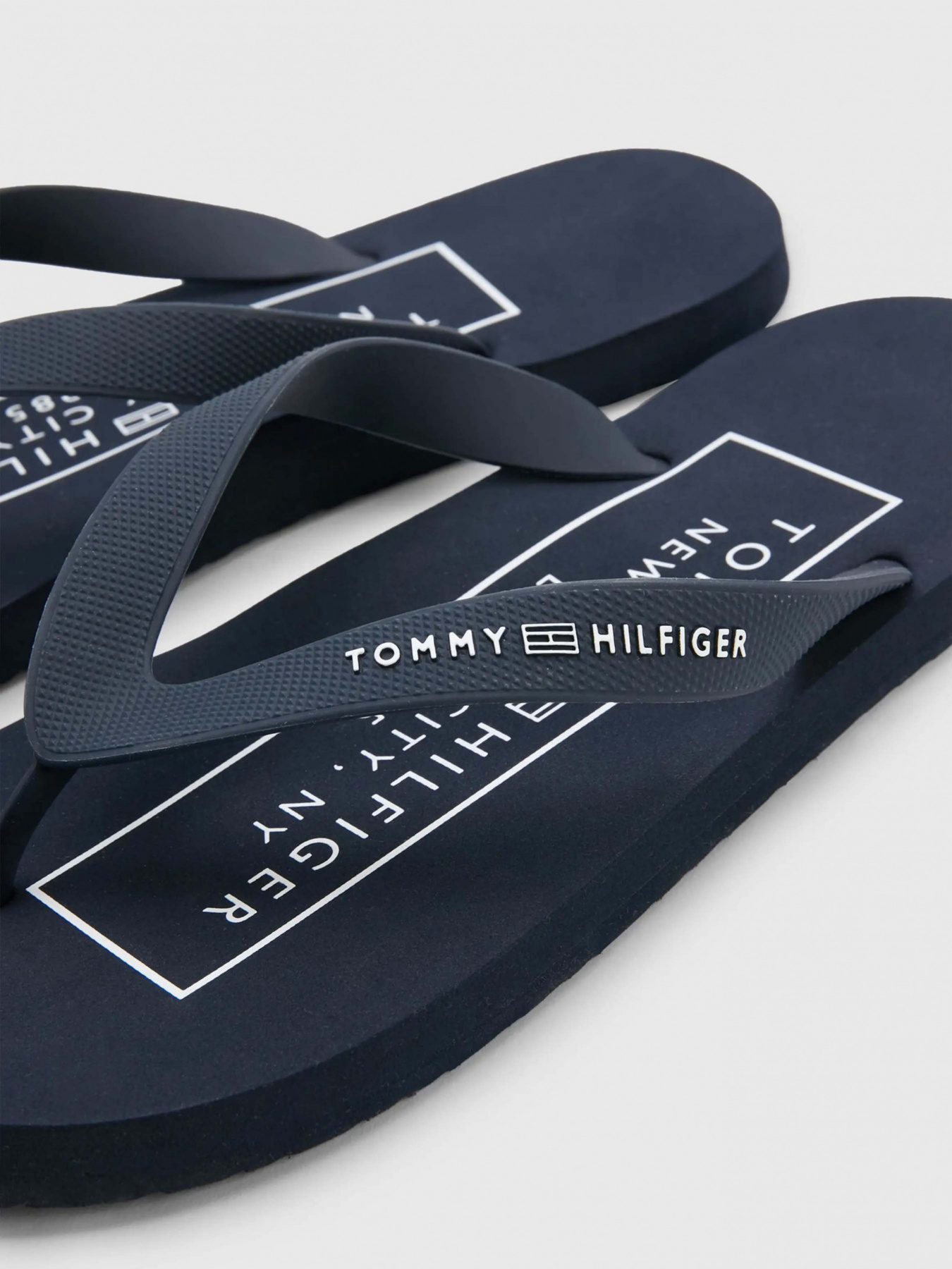 Шлёпанцы Tommy Hilfiger модель FM0FM04548-DW5 Фото