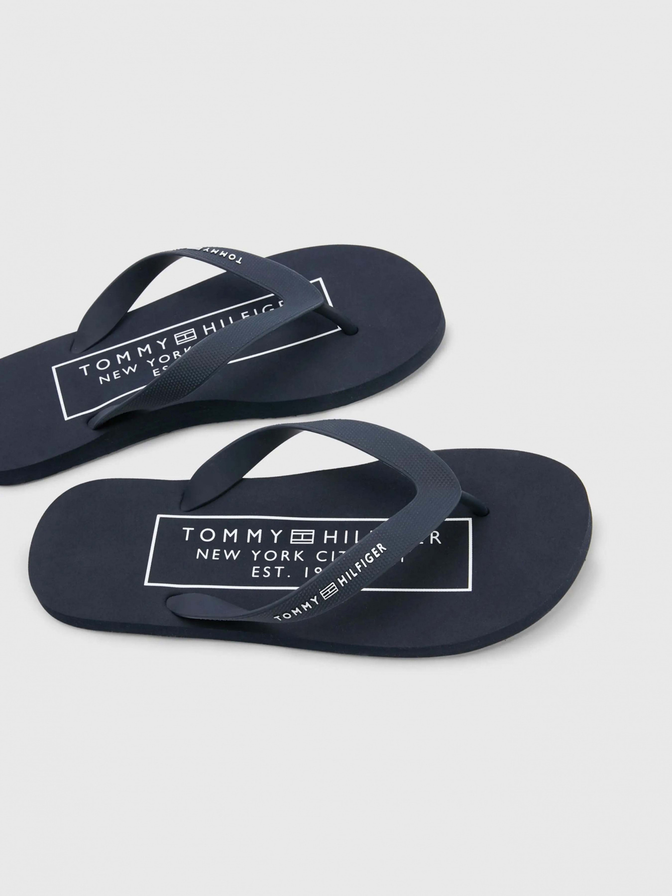 Шлёпанцы Tommy Hilfiger модель FM0FM04548-DW5 Фото