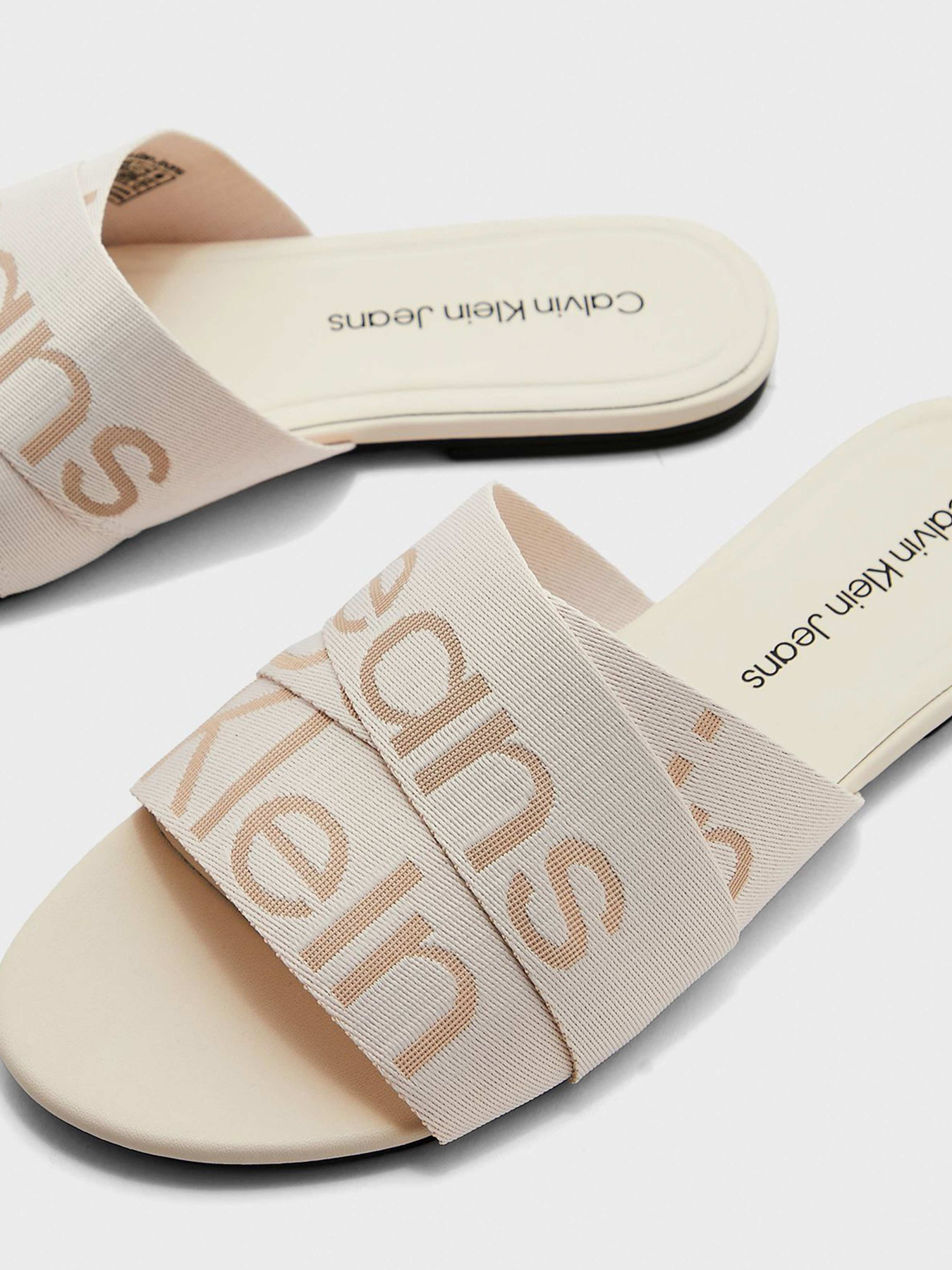Шлёпанцы Calvin Klein модель YW0YW00955-YBH Фото