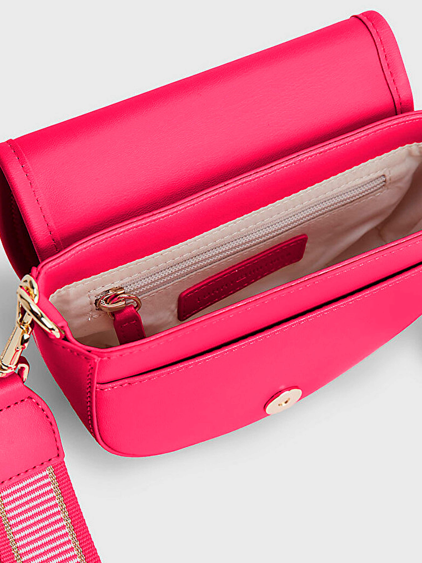 Сумки Tommy Hilfiger модель AW0AW14877-T1K Фото
