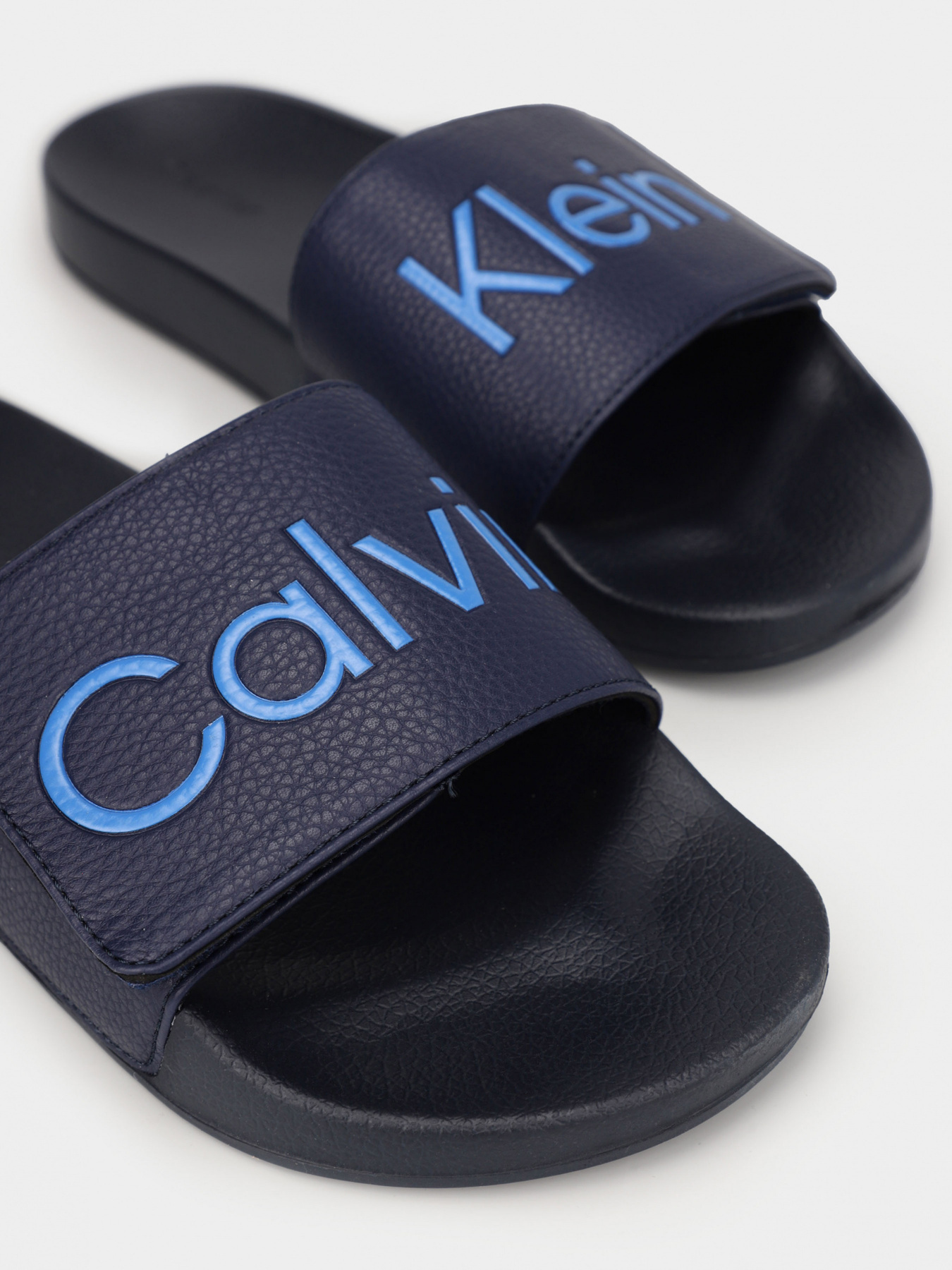 Шлёпанцы Calvin Klein модель HM0HM00957-DW4 Шлёпанцы Calvin Klein модель HM0HM00957-DW4 Фото