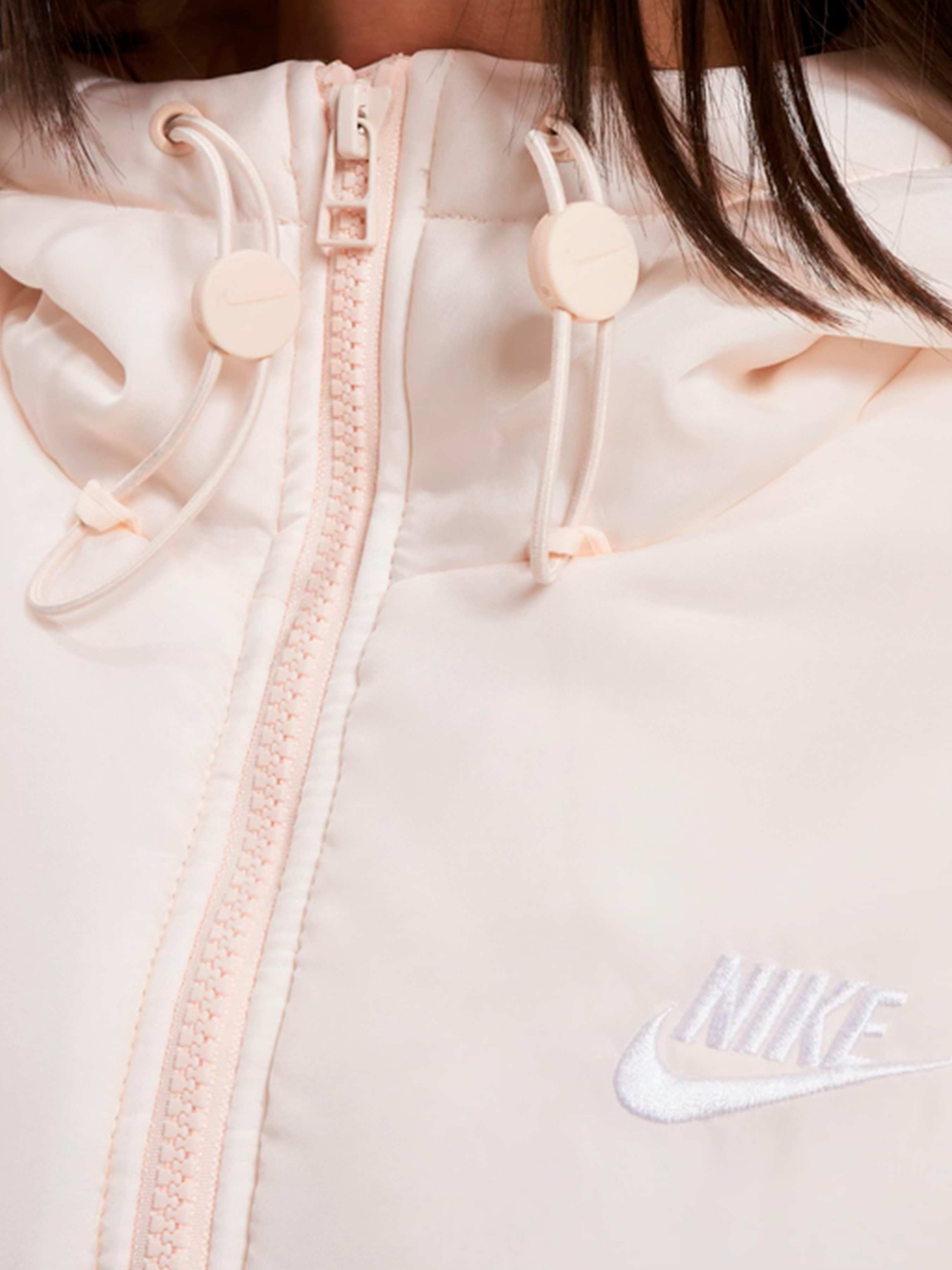 Куртки и дубленки NIKE модель FB7675-838 Фото