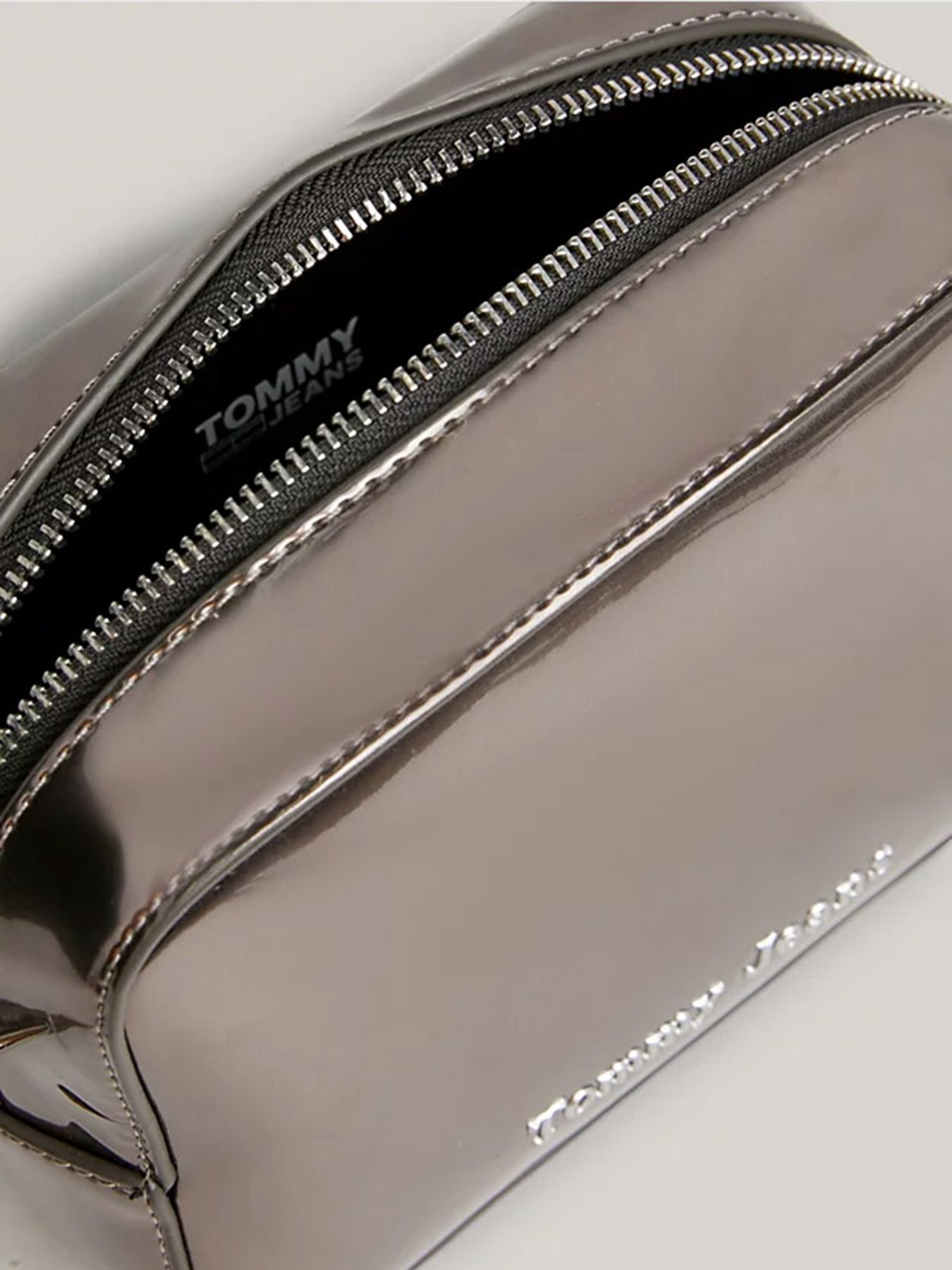 Сумки Tommy Hilfiger модель AW0AW15418-PCS Фото
