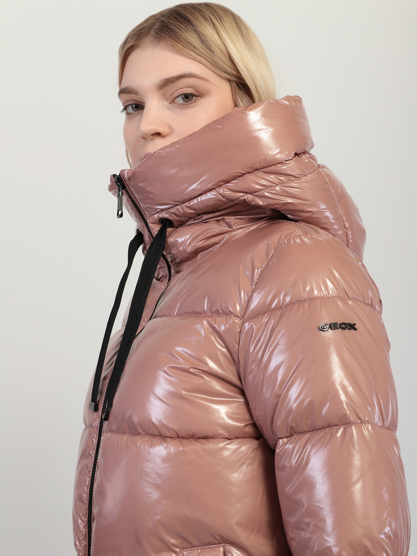 Куртки и дубленки Geox модель W1428P-T2886-F8246 Фото
