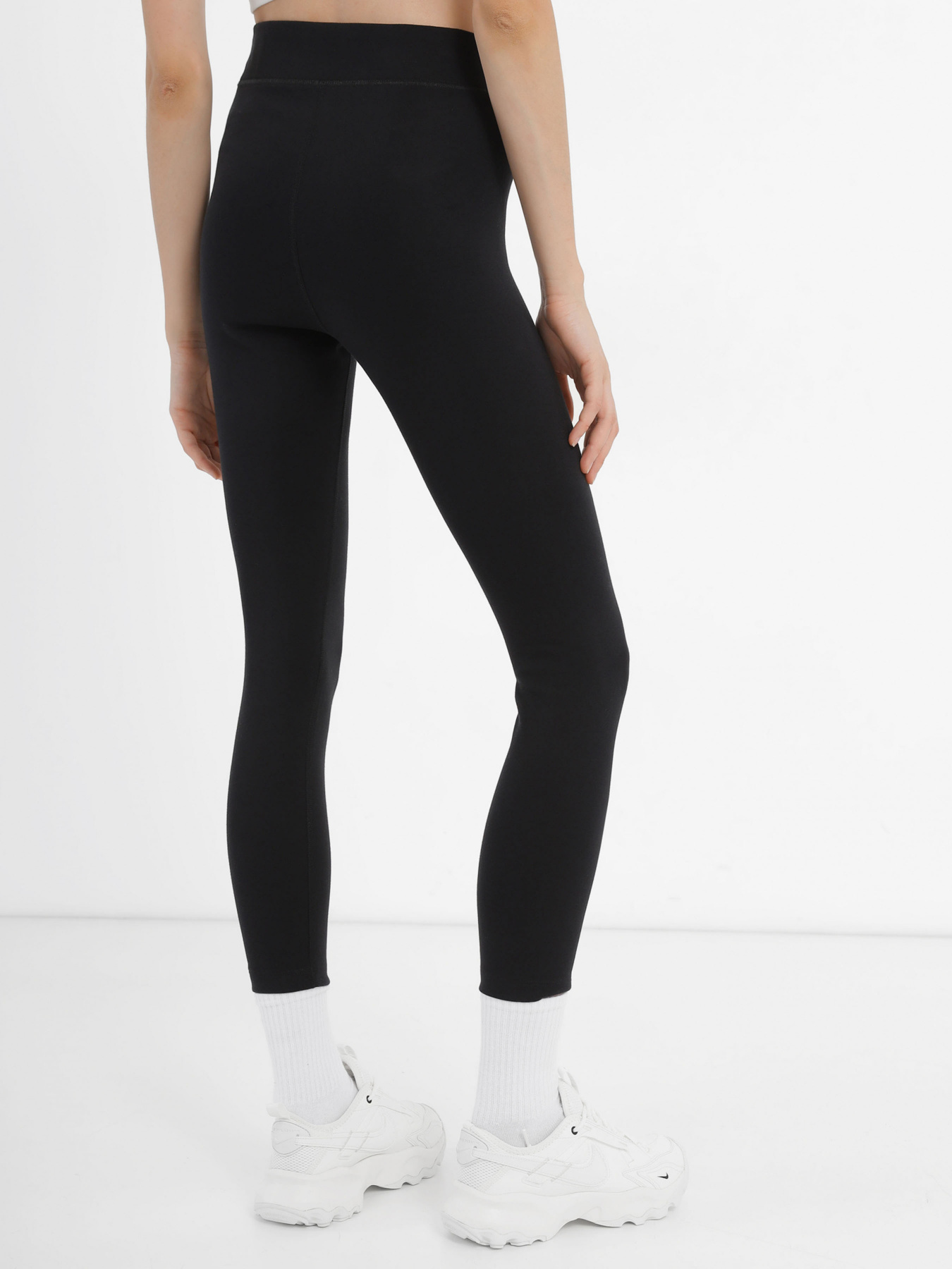 Брюки NIKE модель DV7789-010 Фото