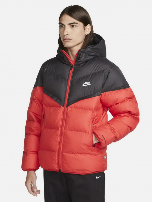 Куртки и дубленки NIKE модель FB8185-011 Фото