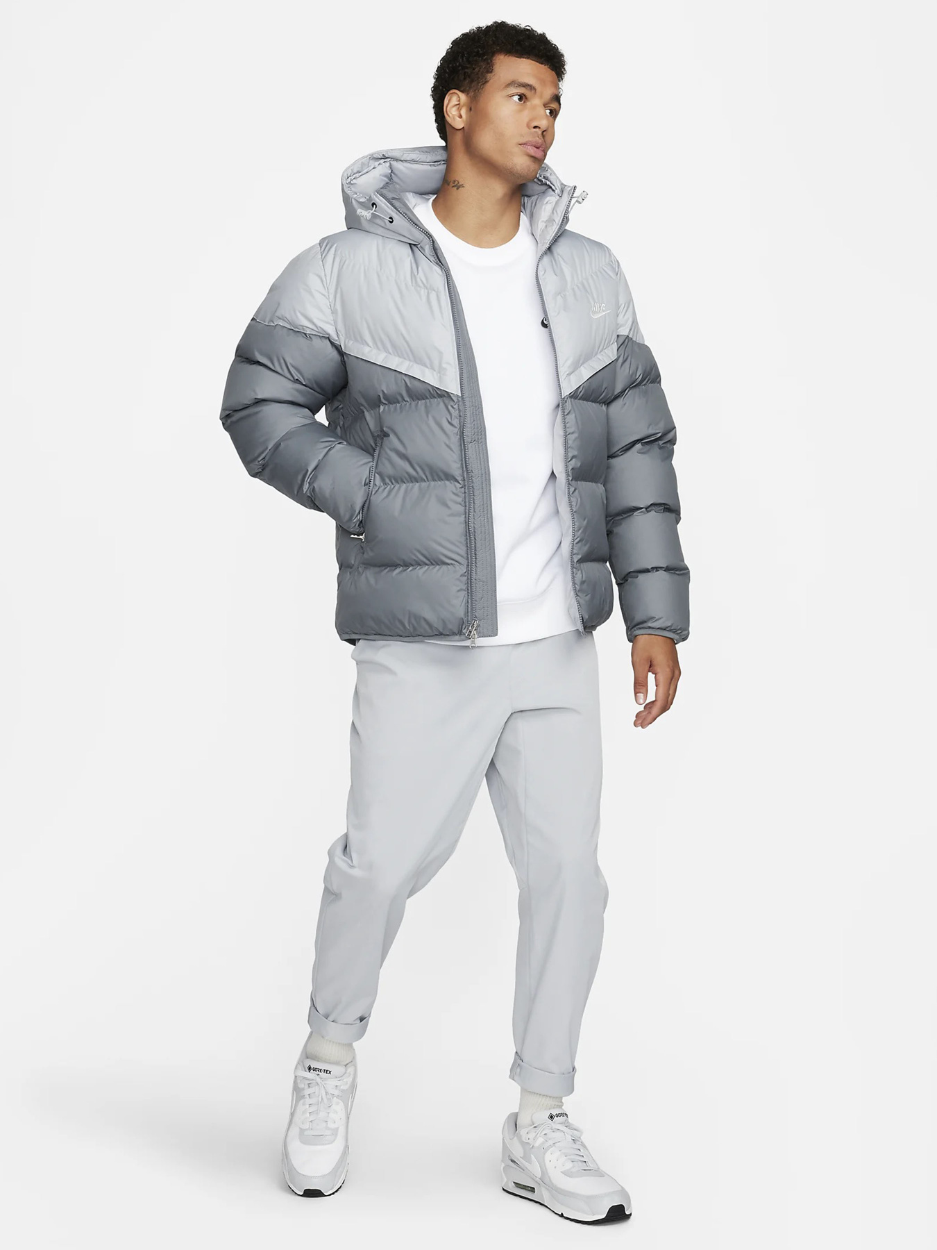 Куртки и дубленки NIKE модель FB8185-077 Фото