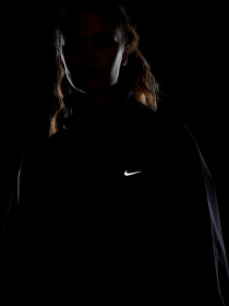 Куртки и дубленки NIKE модель FB7492-010 Фото