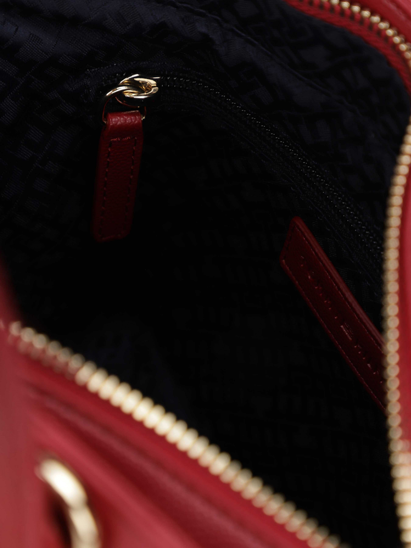 Сумки Tommy Hilfiger модель AW0AW15223-XJS Фото
