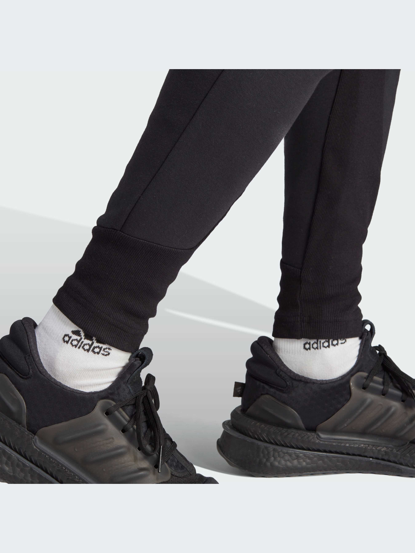 Брюки Adidas ZNE модель IN5102-KZ Фото