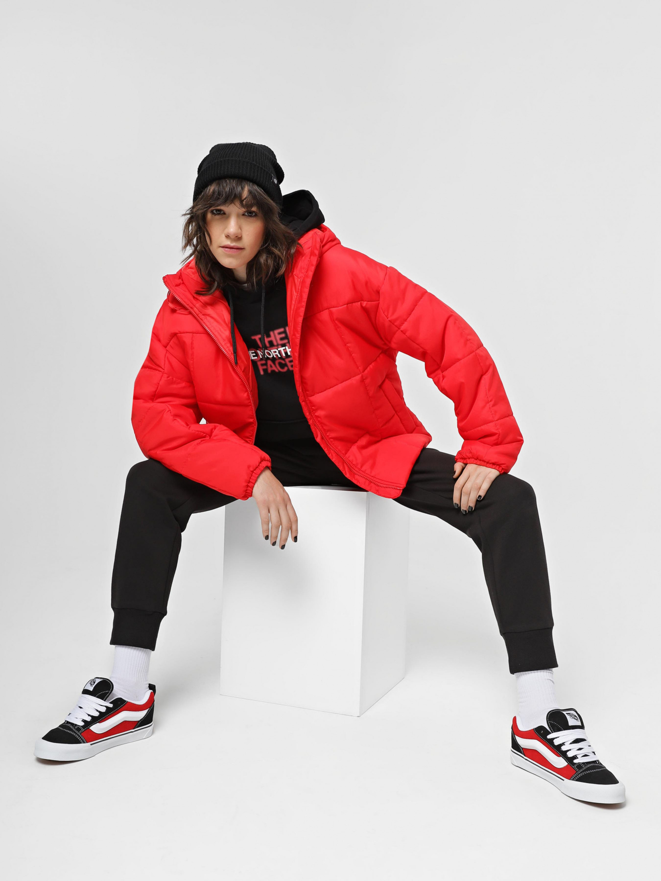 Куртки и дубленки NIKE модель FB7672-677 Фото