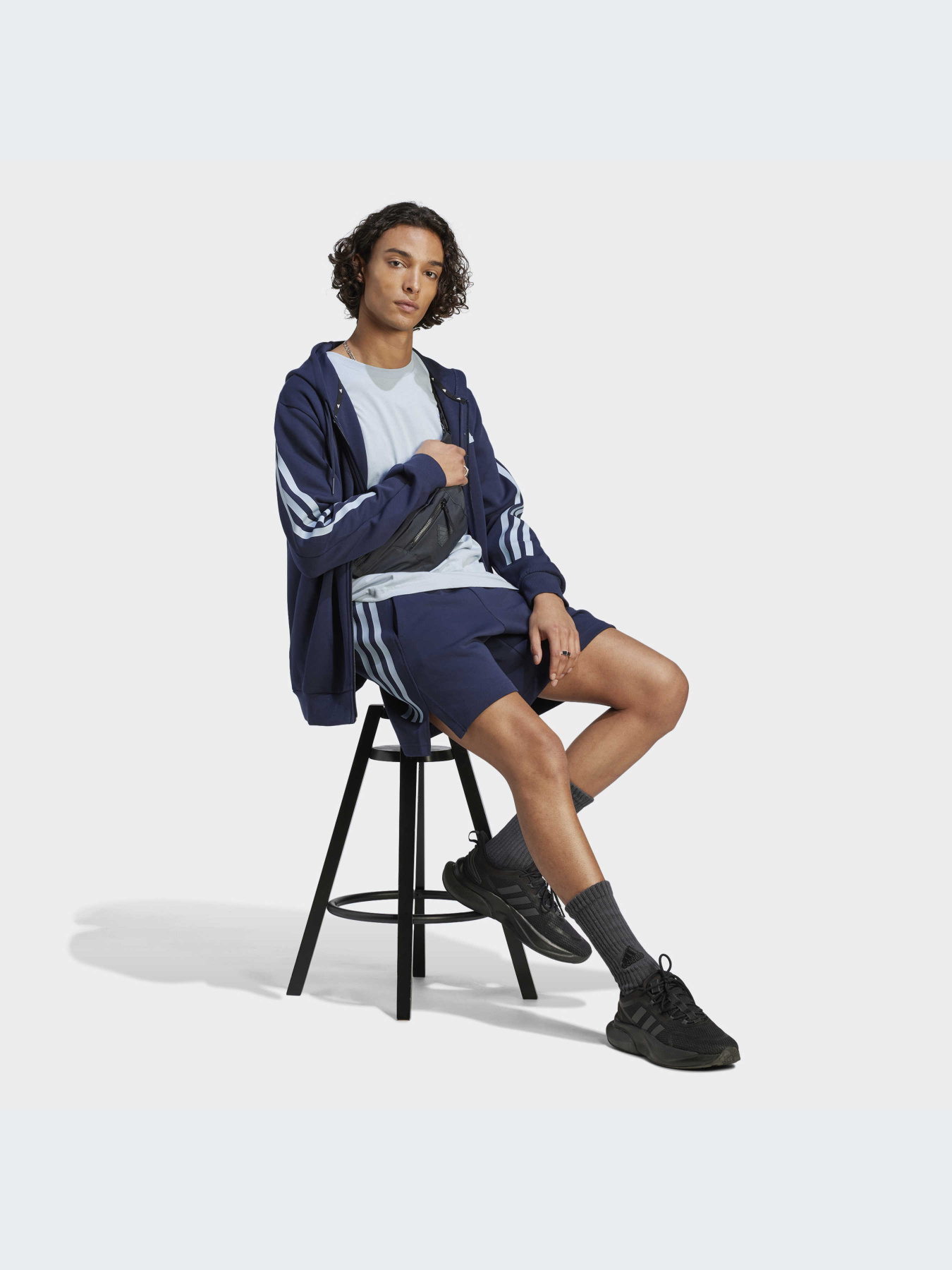 Худи и свитшоты Adidas Icons модель IJ8879-KZ Фото